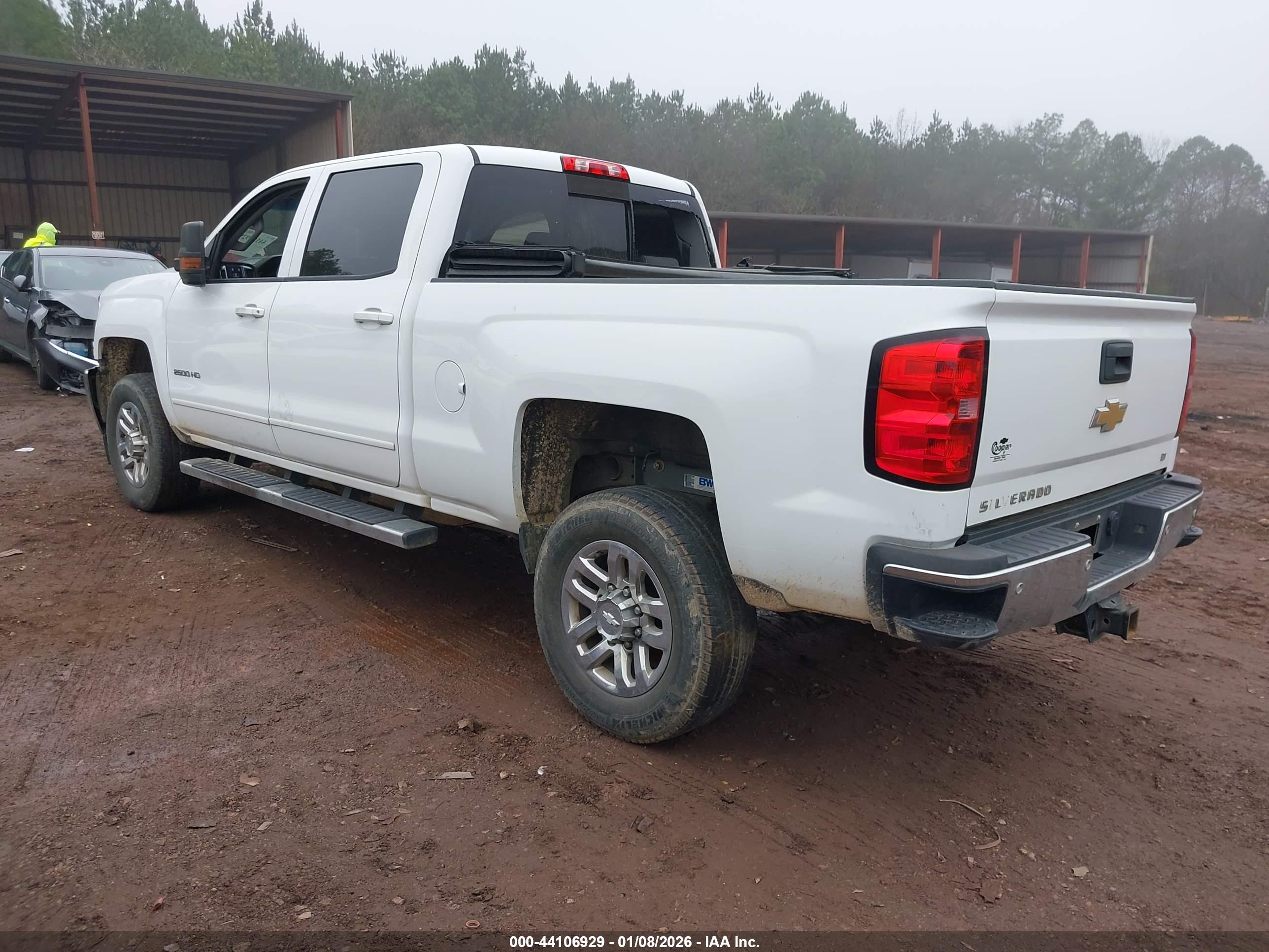 CHEVROLET SILVERADO image 3