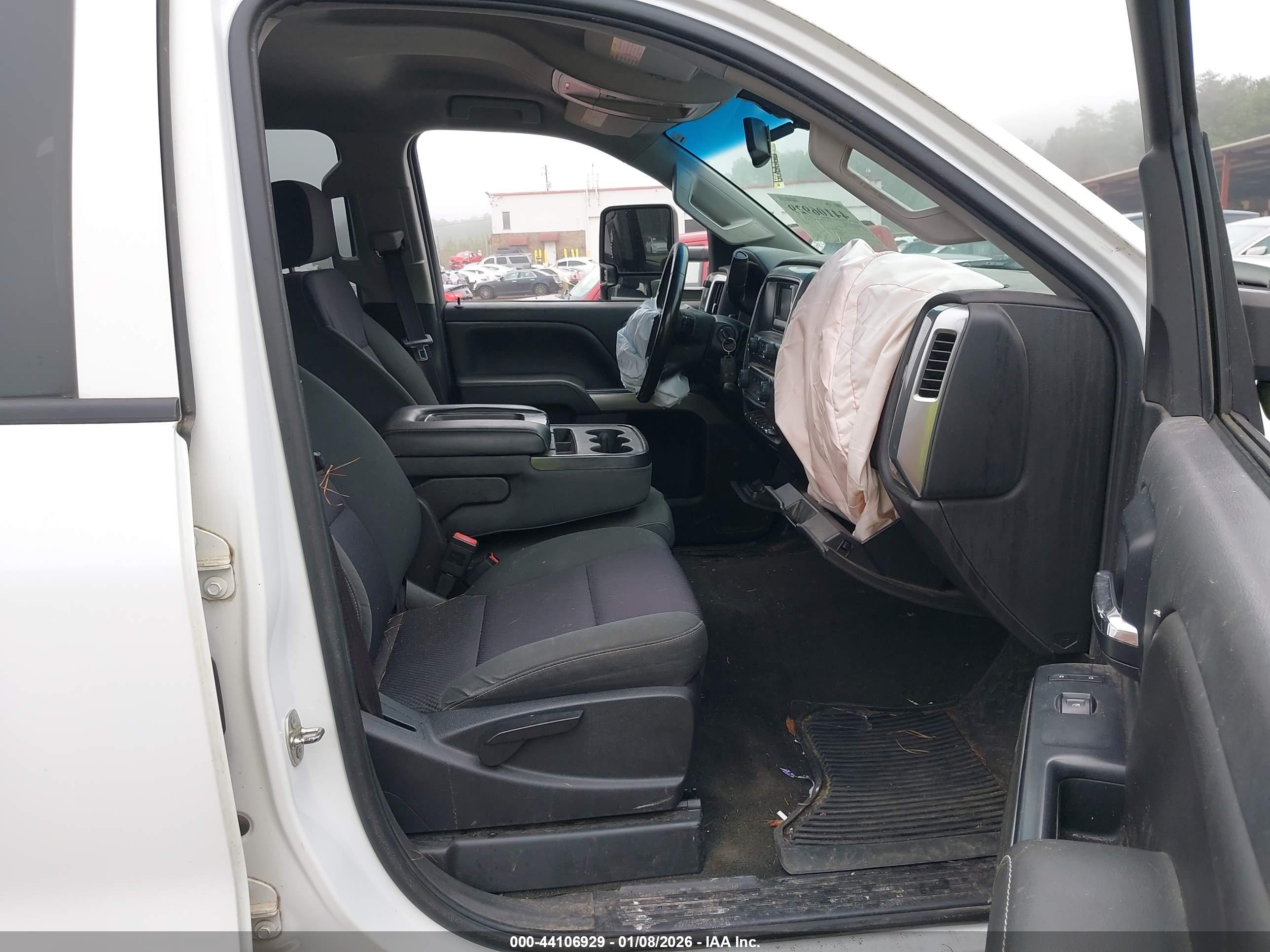 CHEVROLET SILVERADO image 5