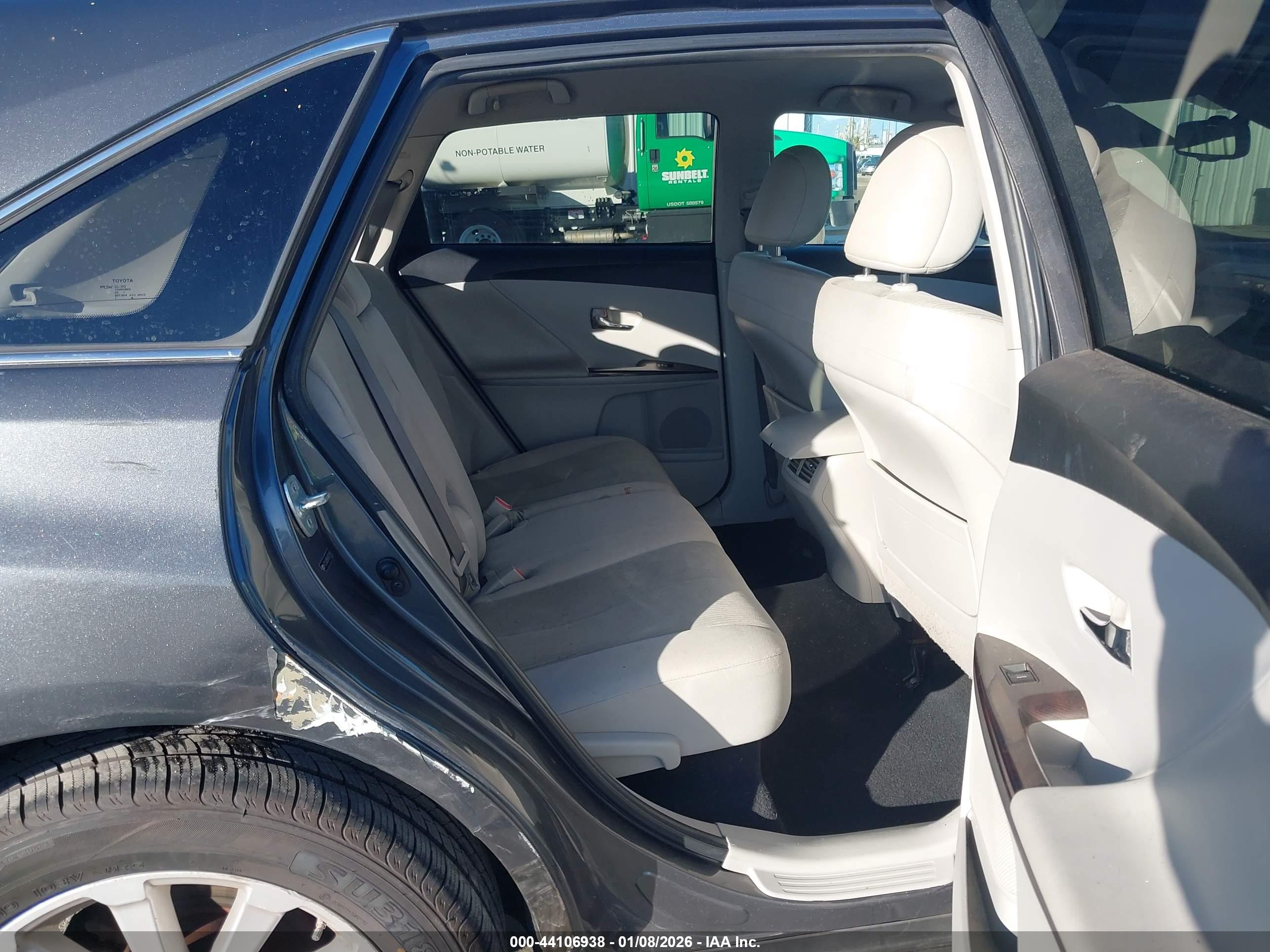 TOYOTA VENZA image 8