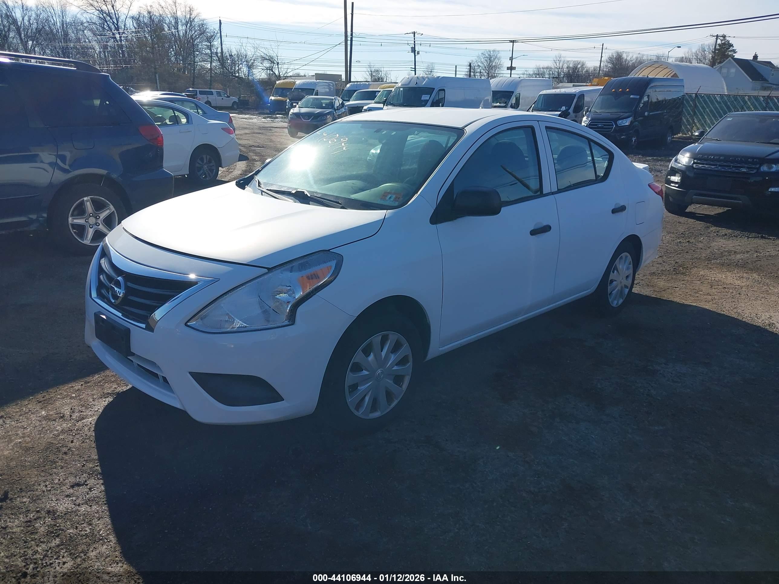 NISSAN VERSA image 2