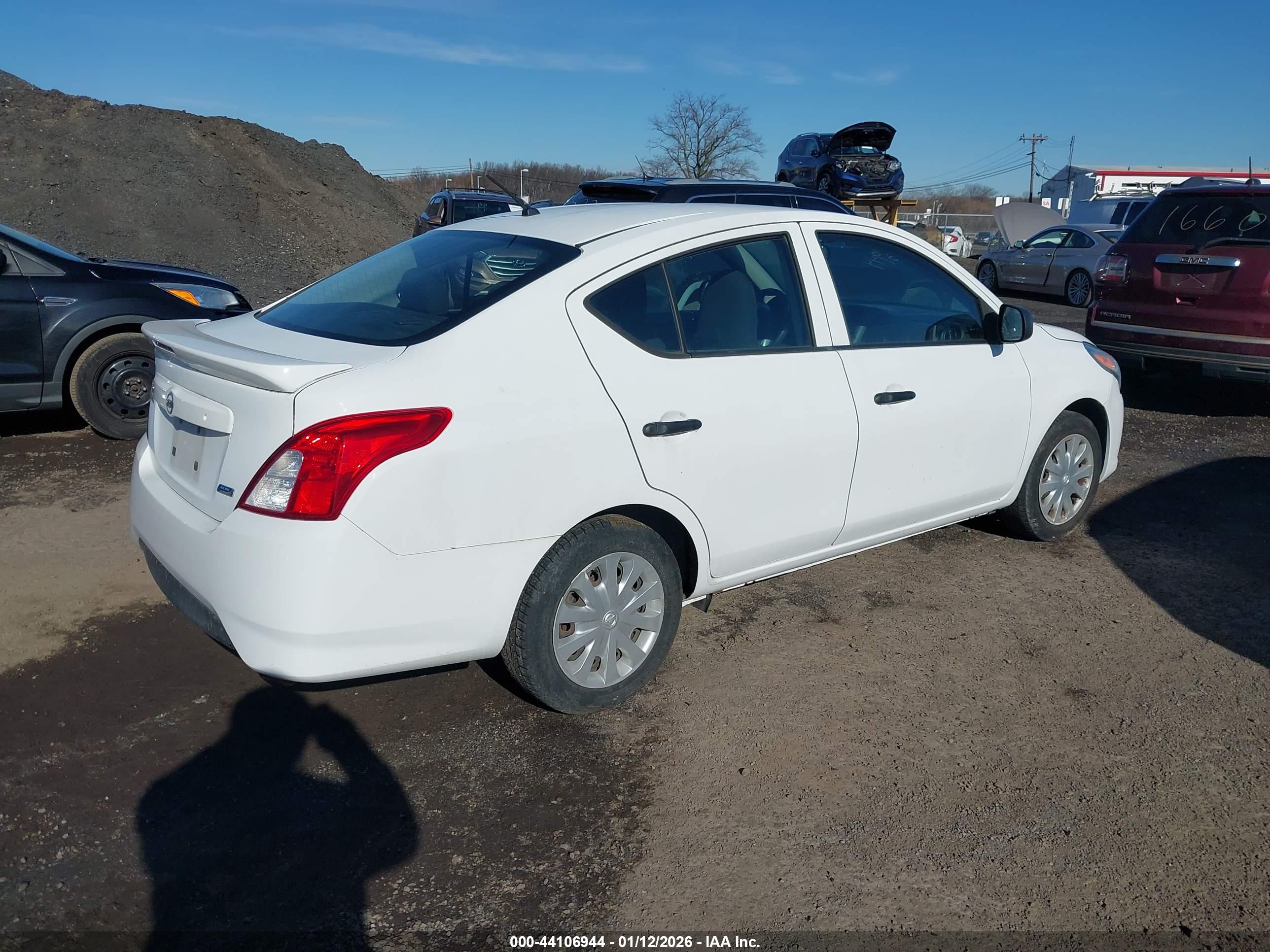 NISSAN VERSA image 4