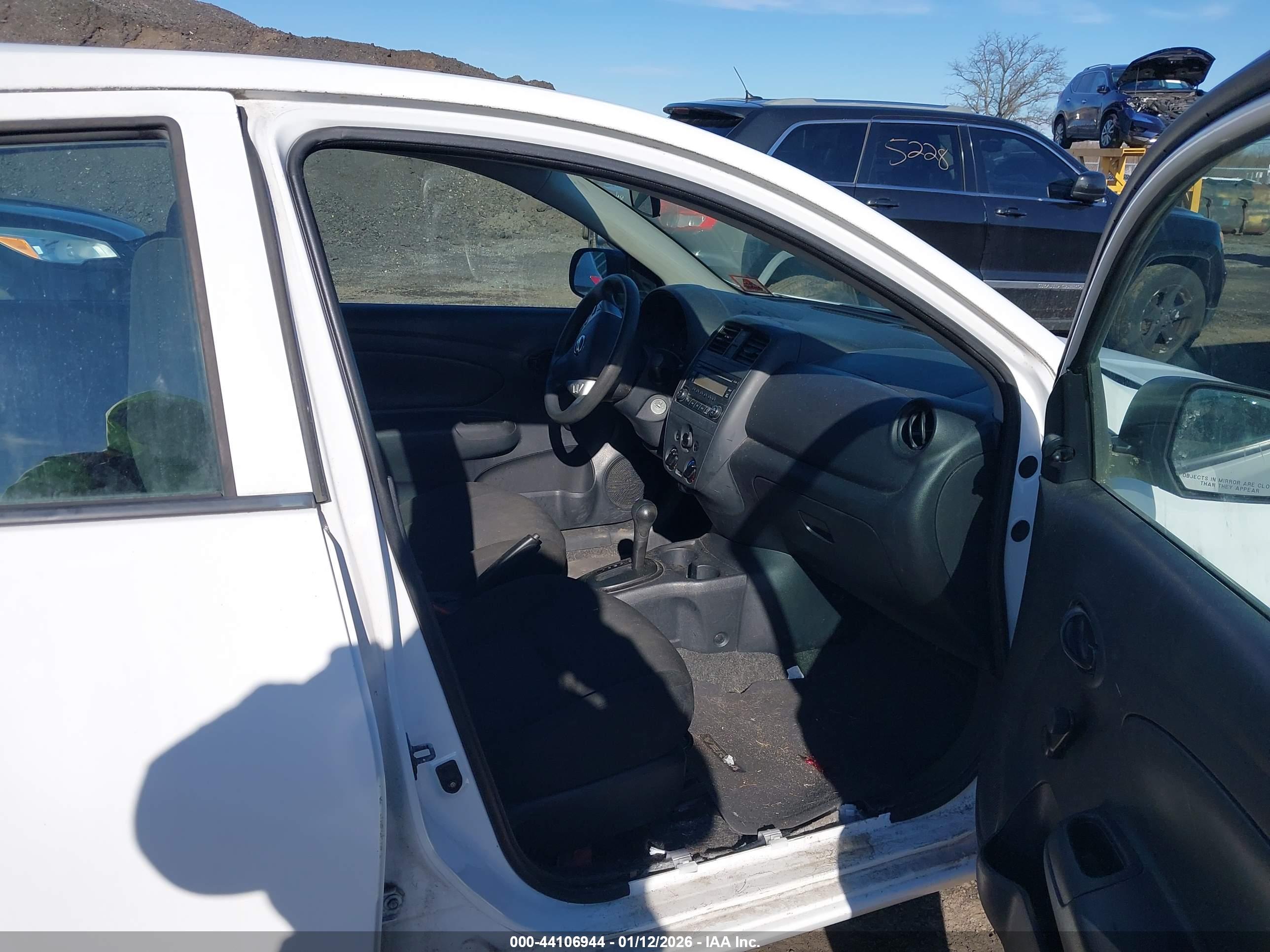NISSAN VERSA image 5