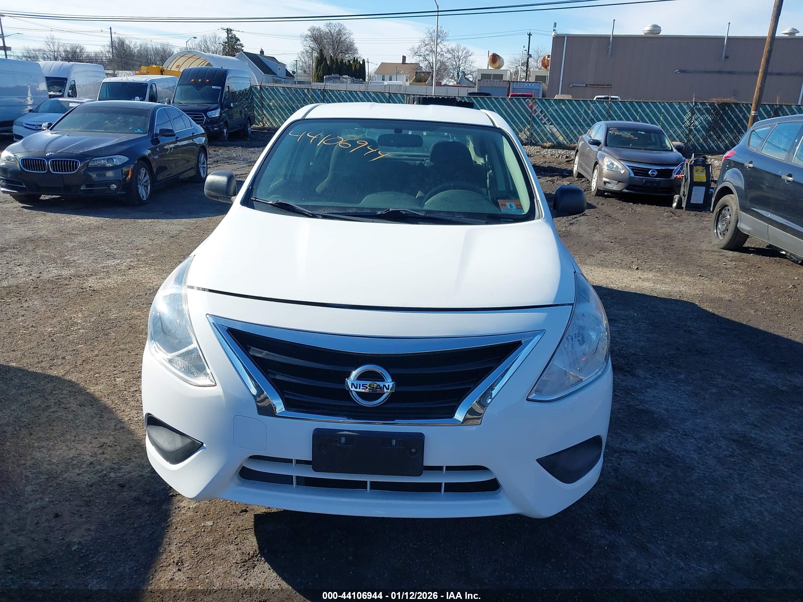 NISSAN VERSA image 6