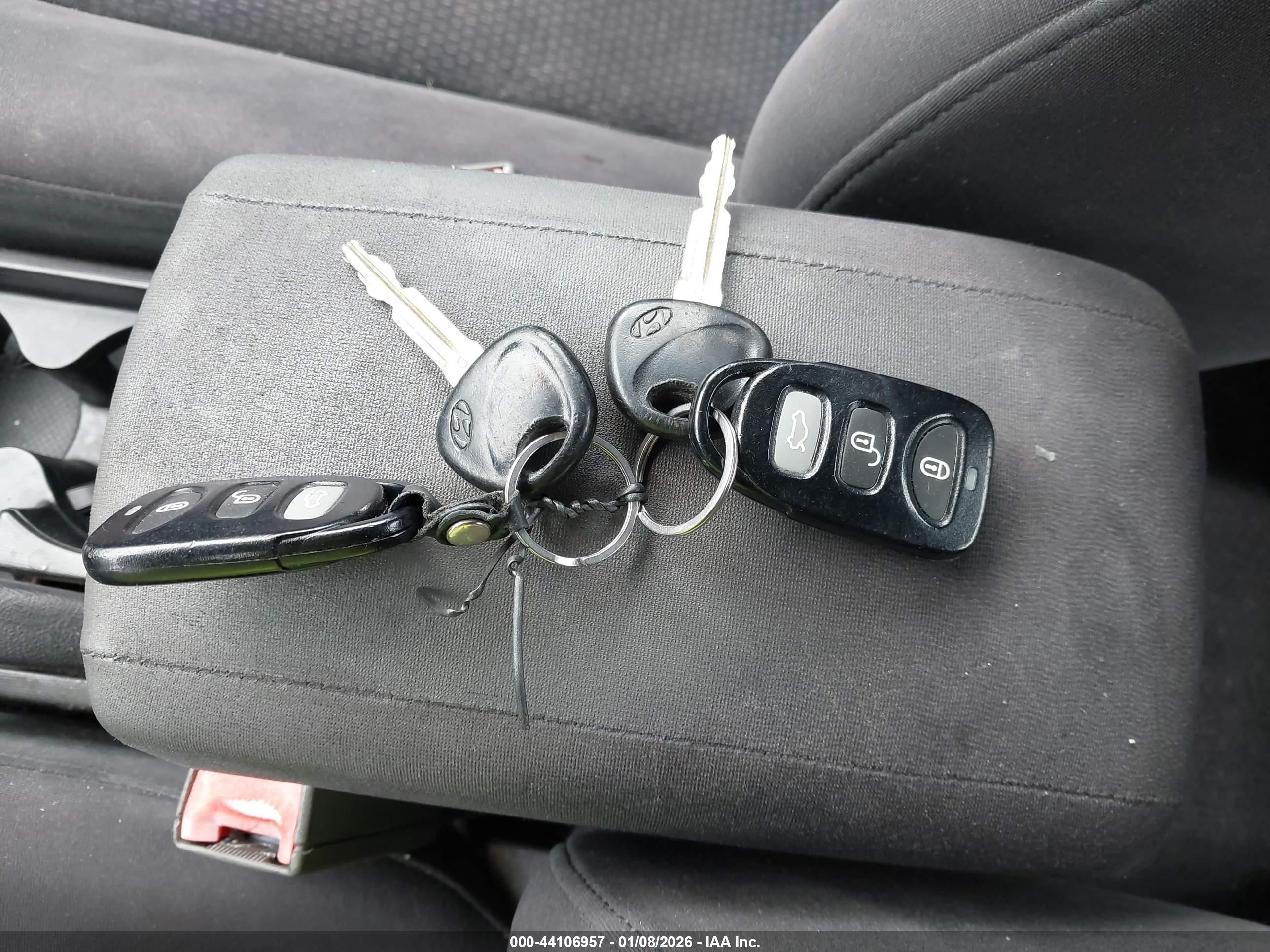 HYUNDAI ELANTRA image 11