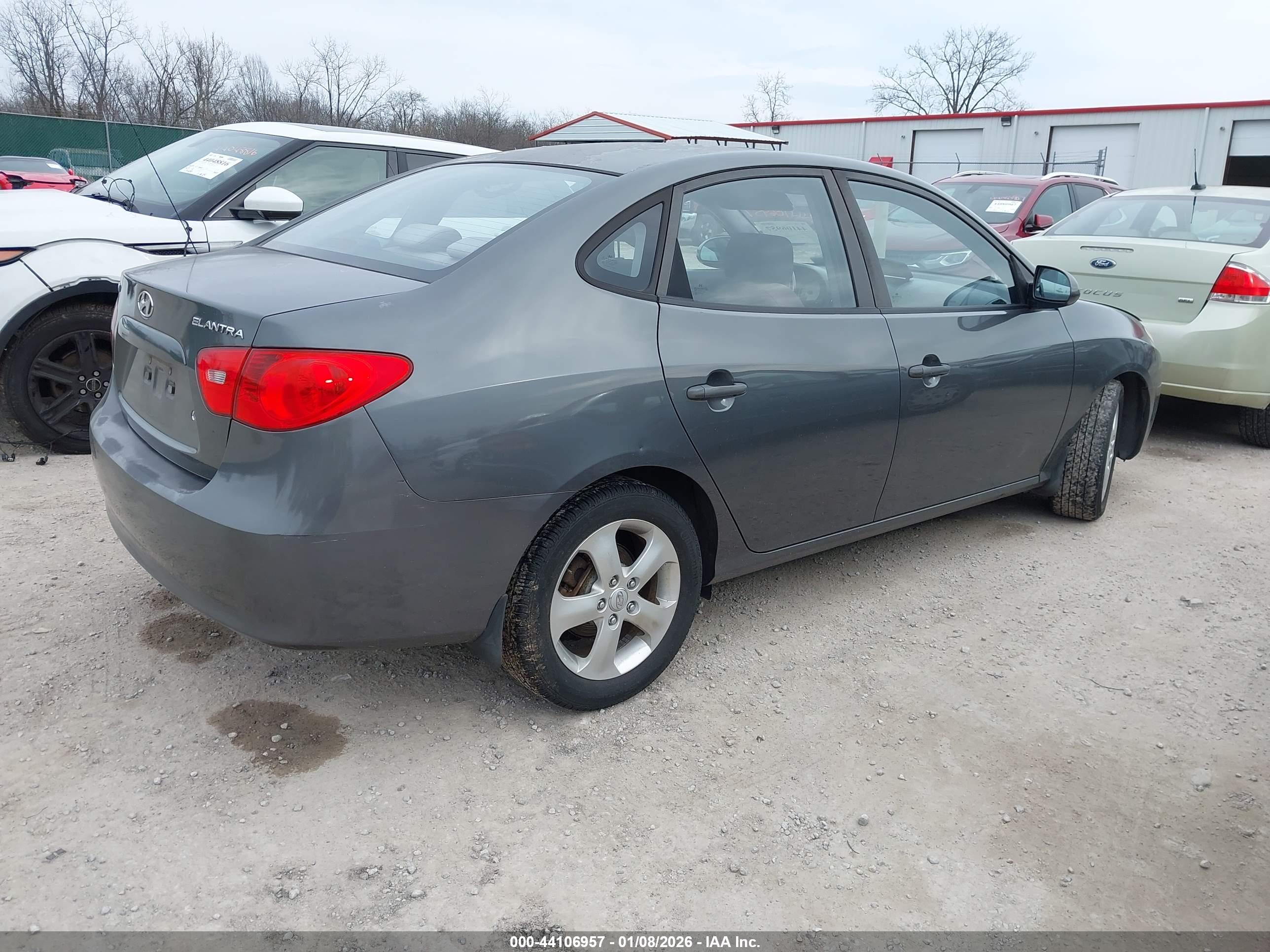 HYUNDAI ELANTRA image 4