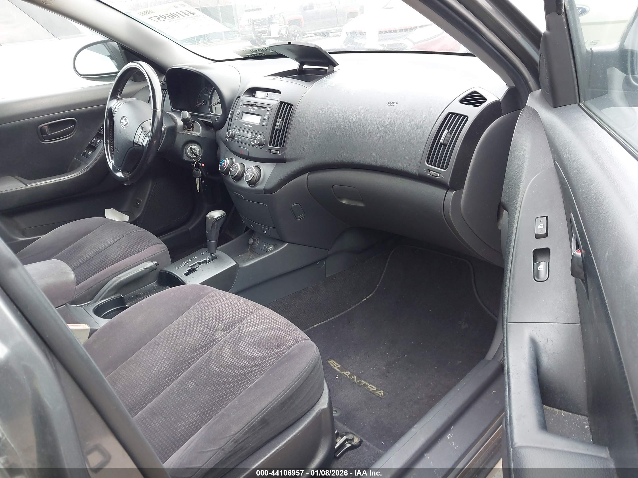 HYUNDAI ELANTRA image 5