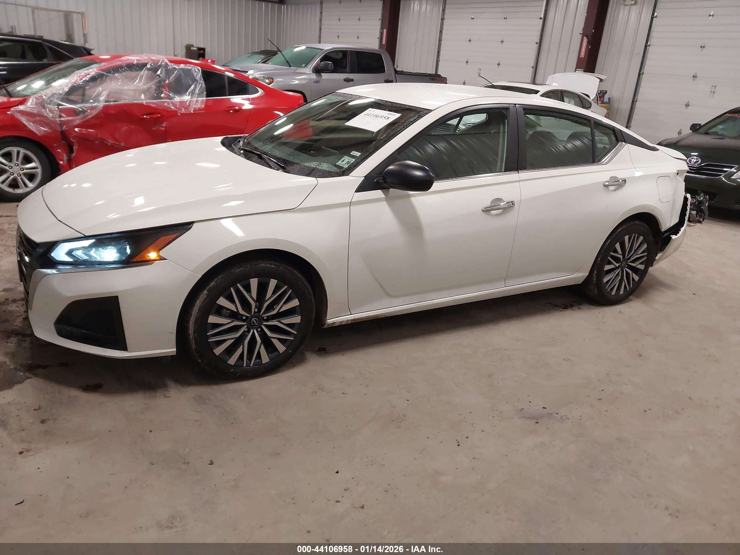 NISSAN ALTIMA image 2
