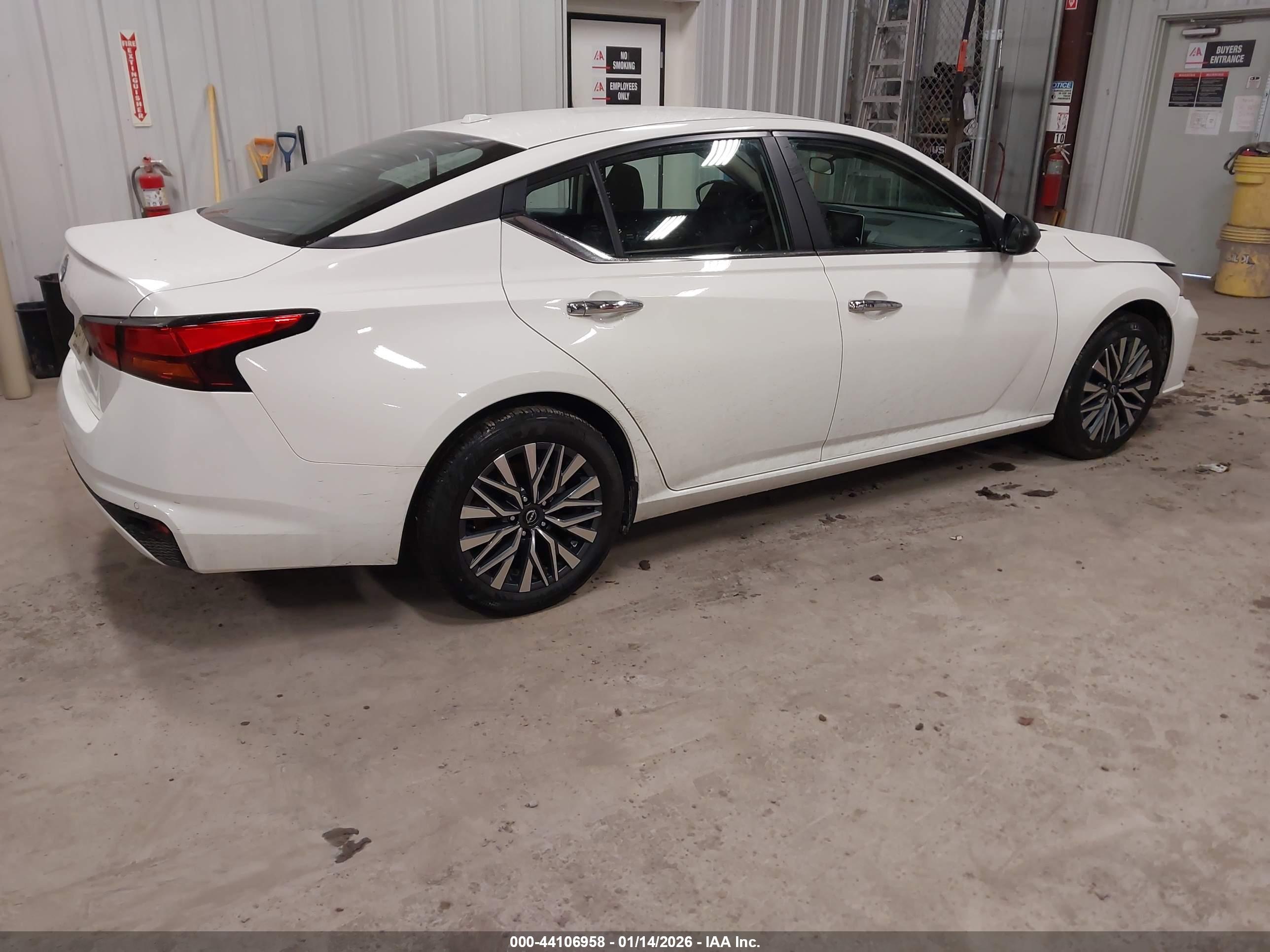 NISSAN ALTIMA image 4