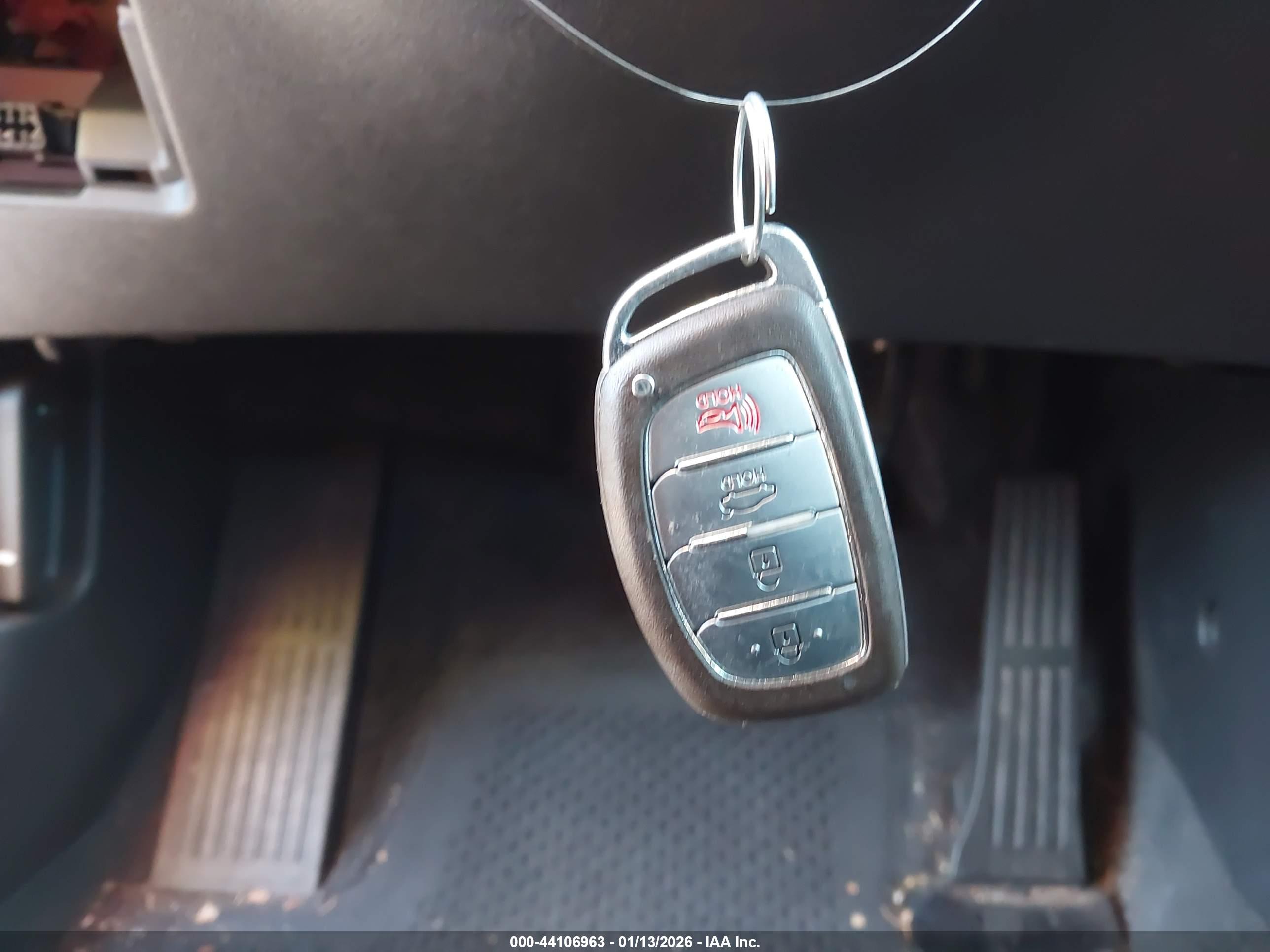 HYUNDAI ELANTRA image 11