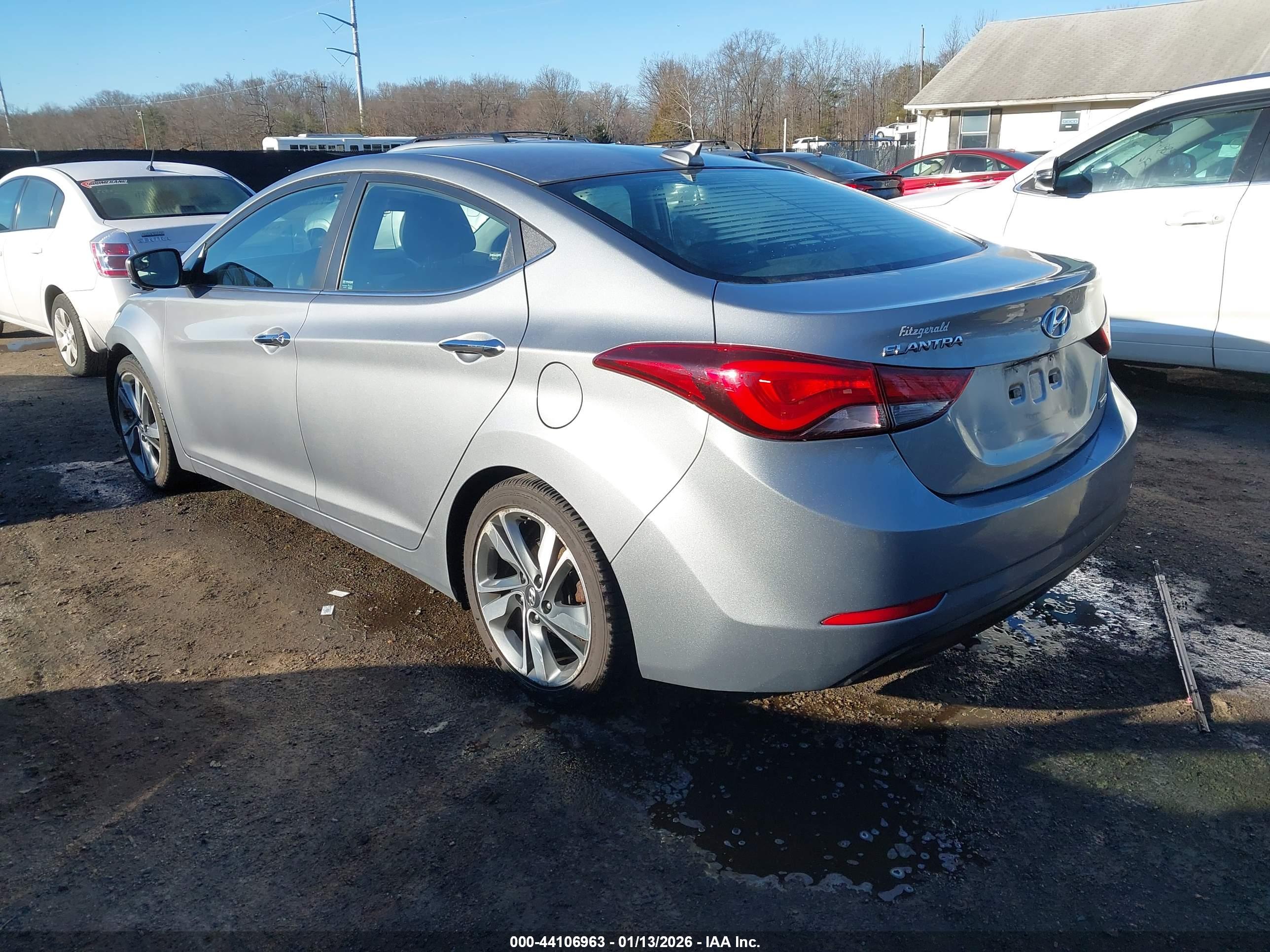 HYUNDAI ELANTRA image 3