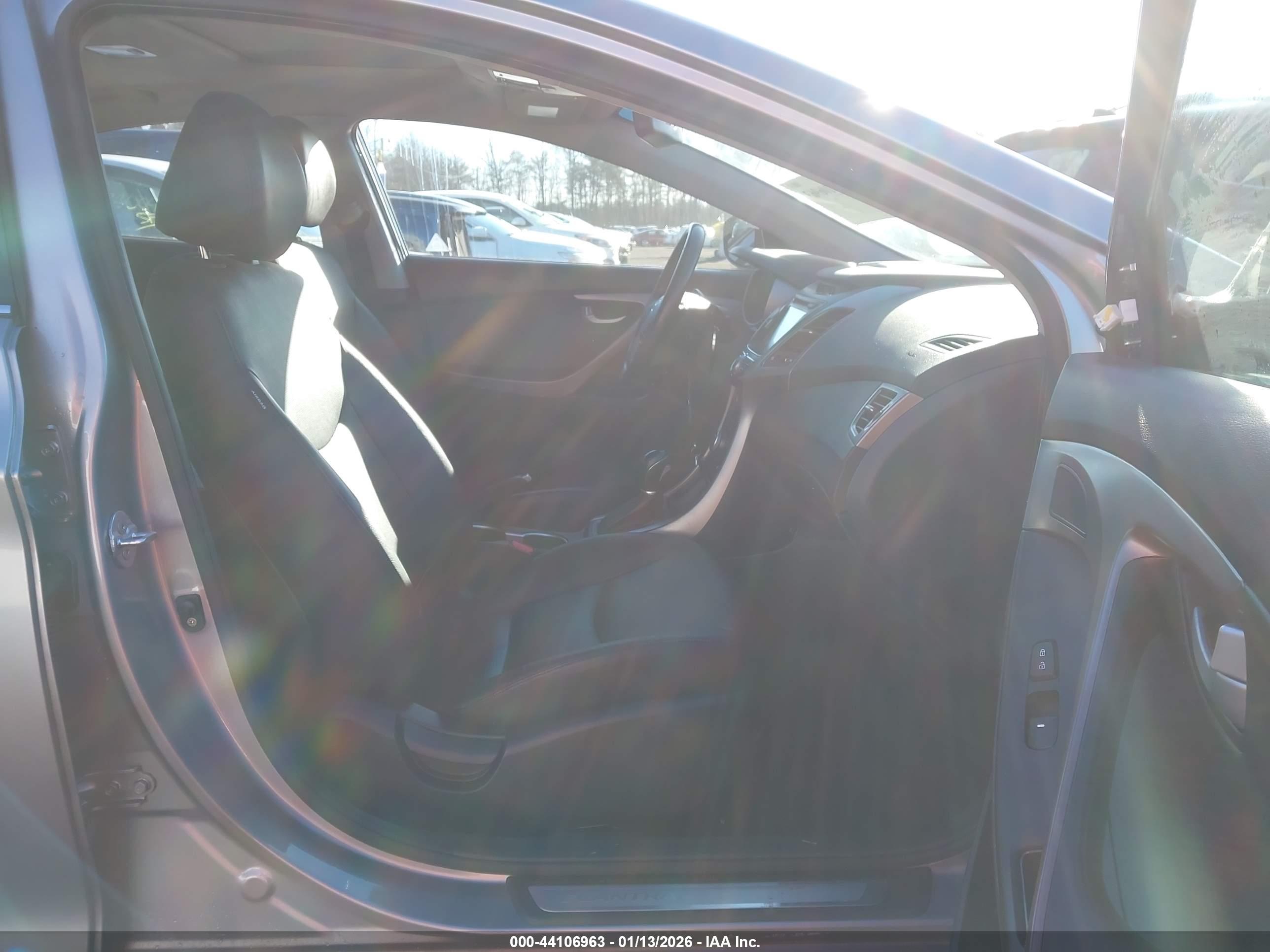 HYUNDAI ELANTRA image 5