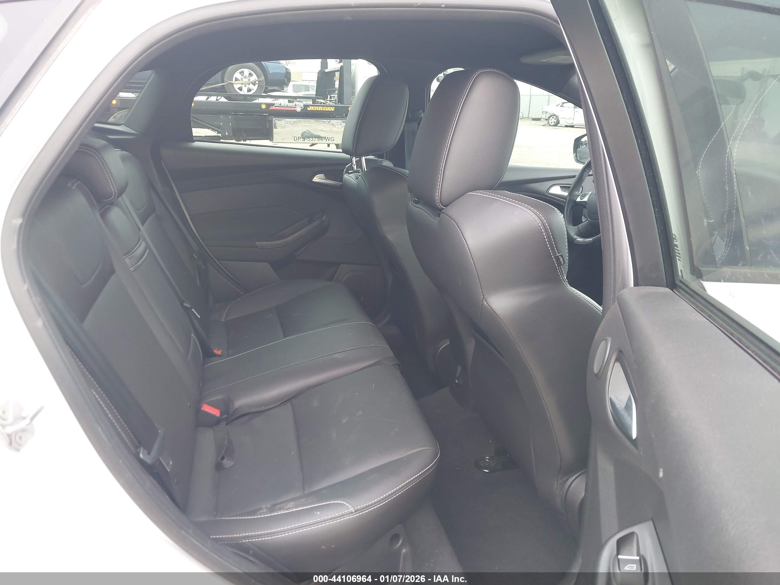 FORD FOCUS image 8