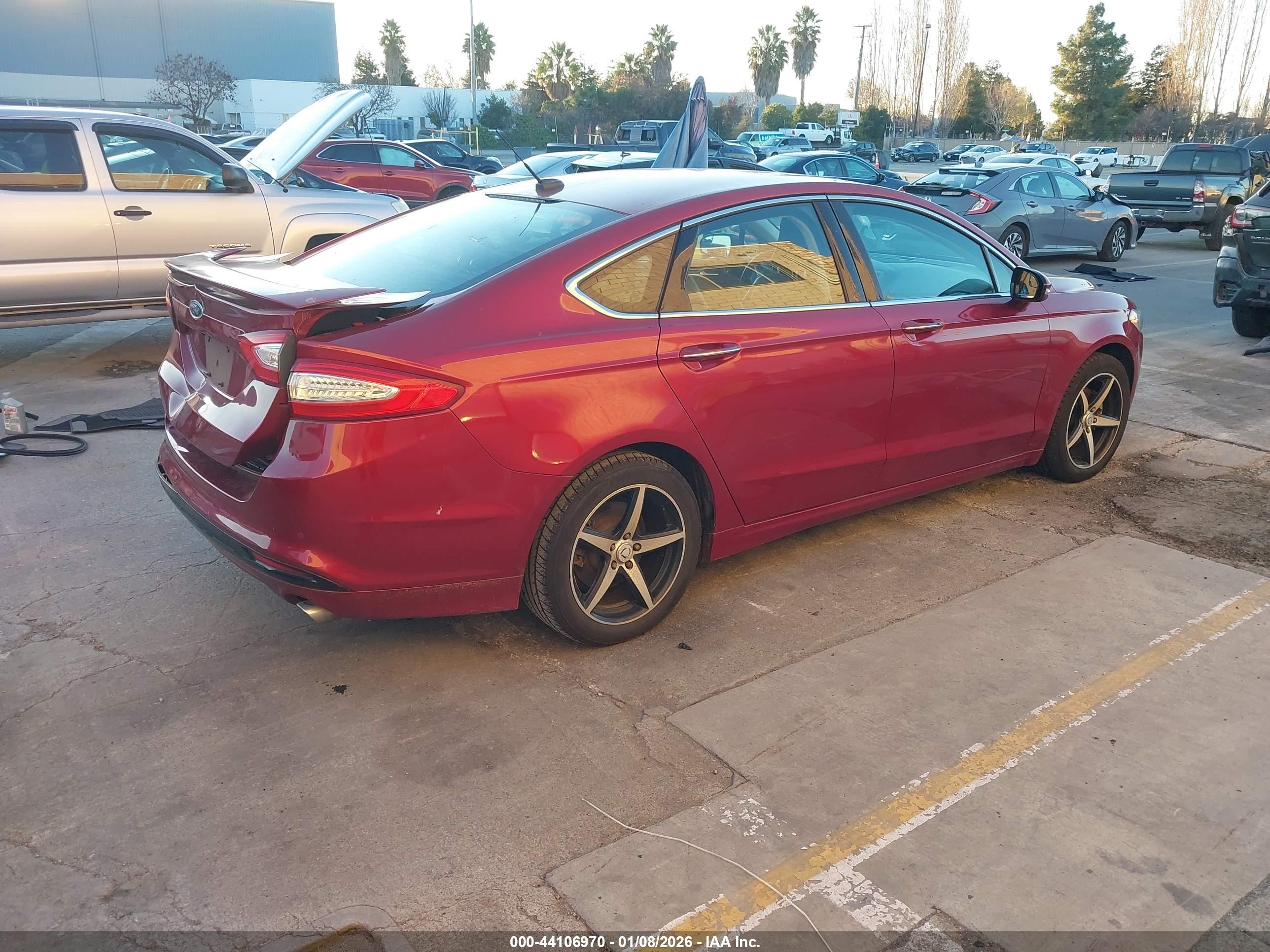 FORD FUSION image 4