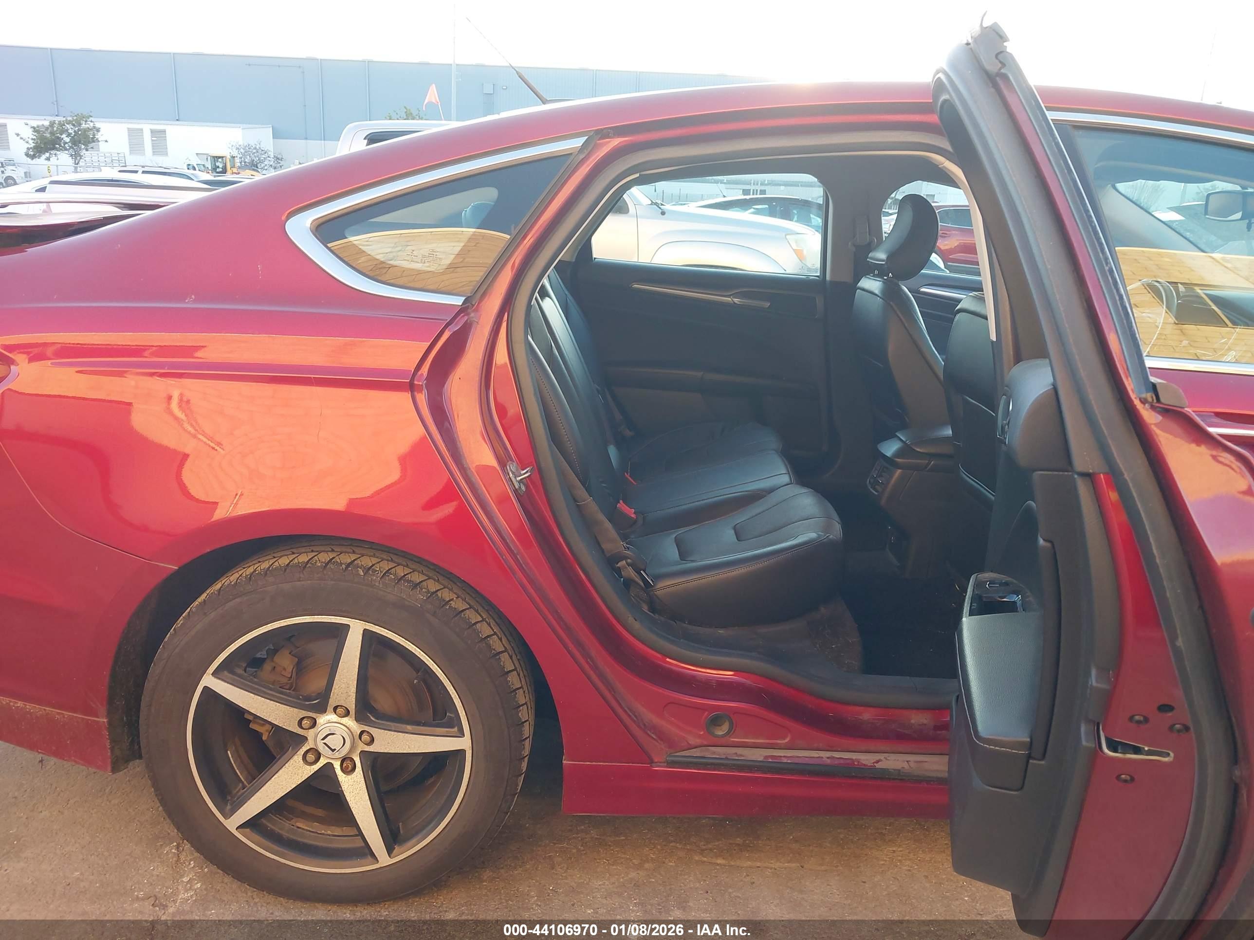 FORD FUSION image 8