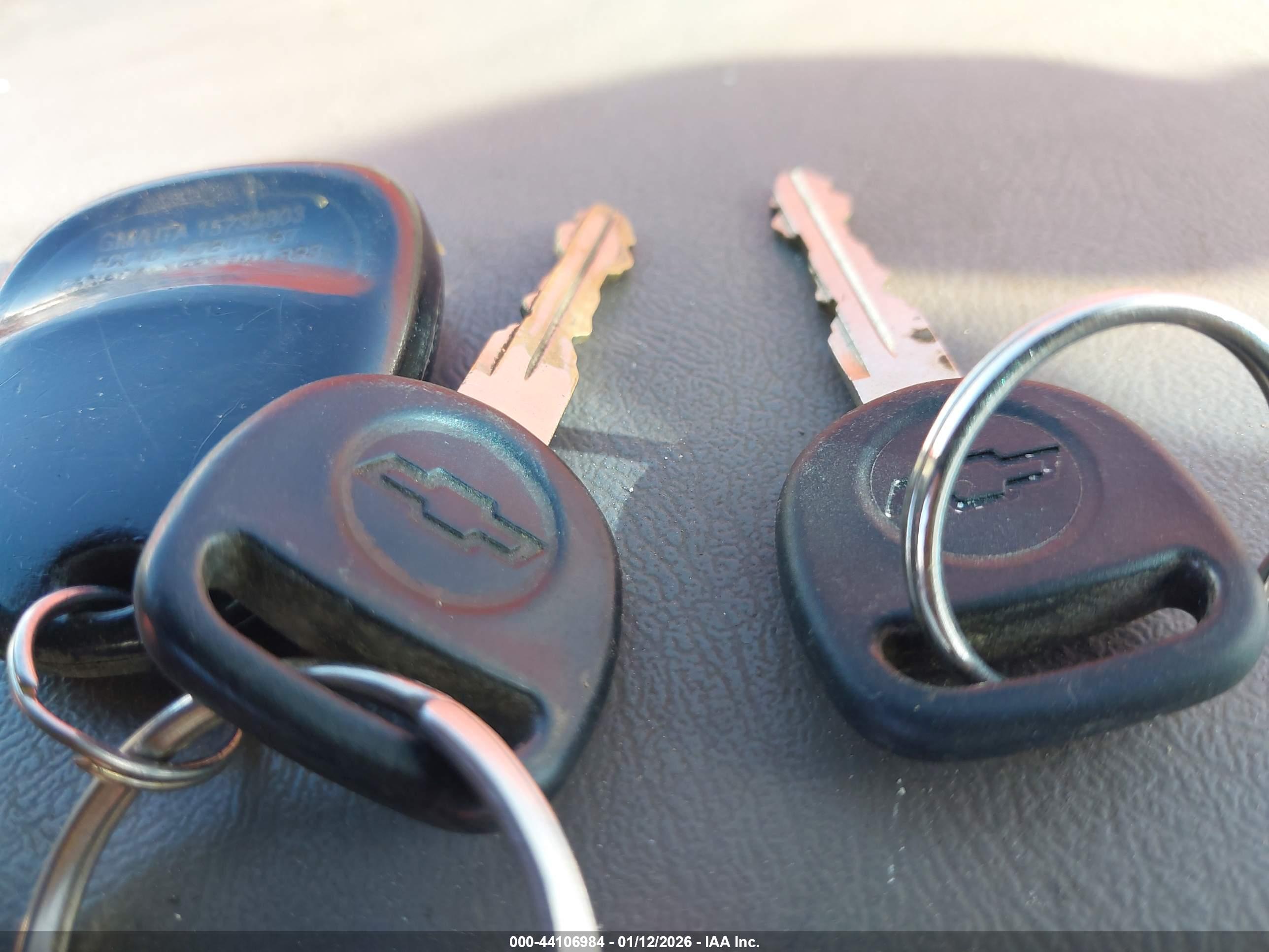 CHEVROLET SUBURBAN image 11
