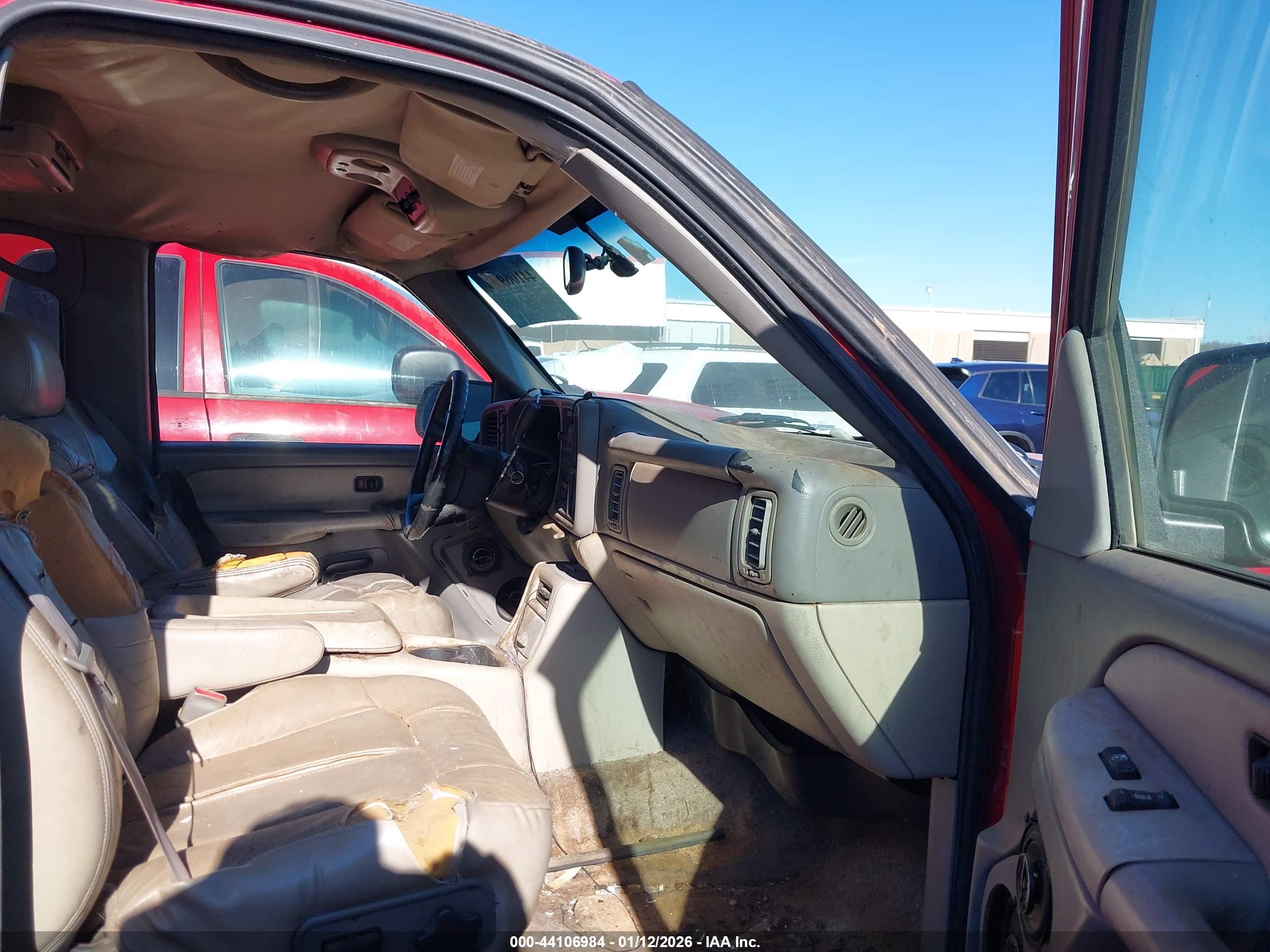 CHEVROLET SUBURBAN image 5