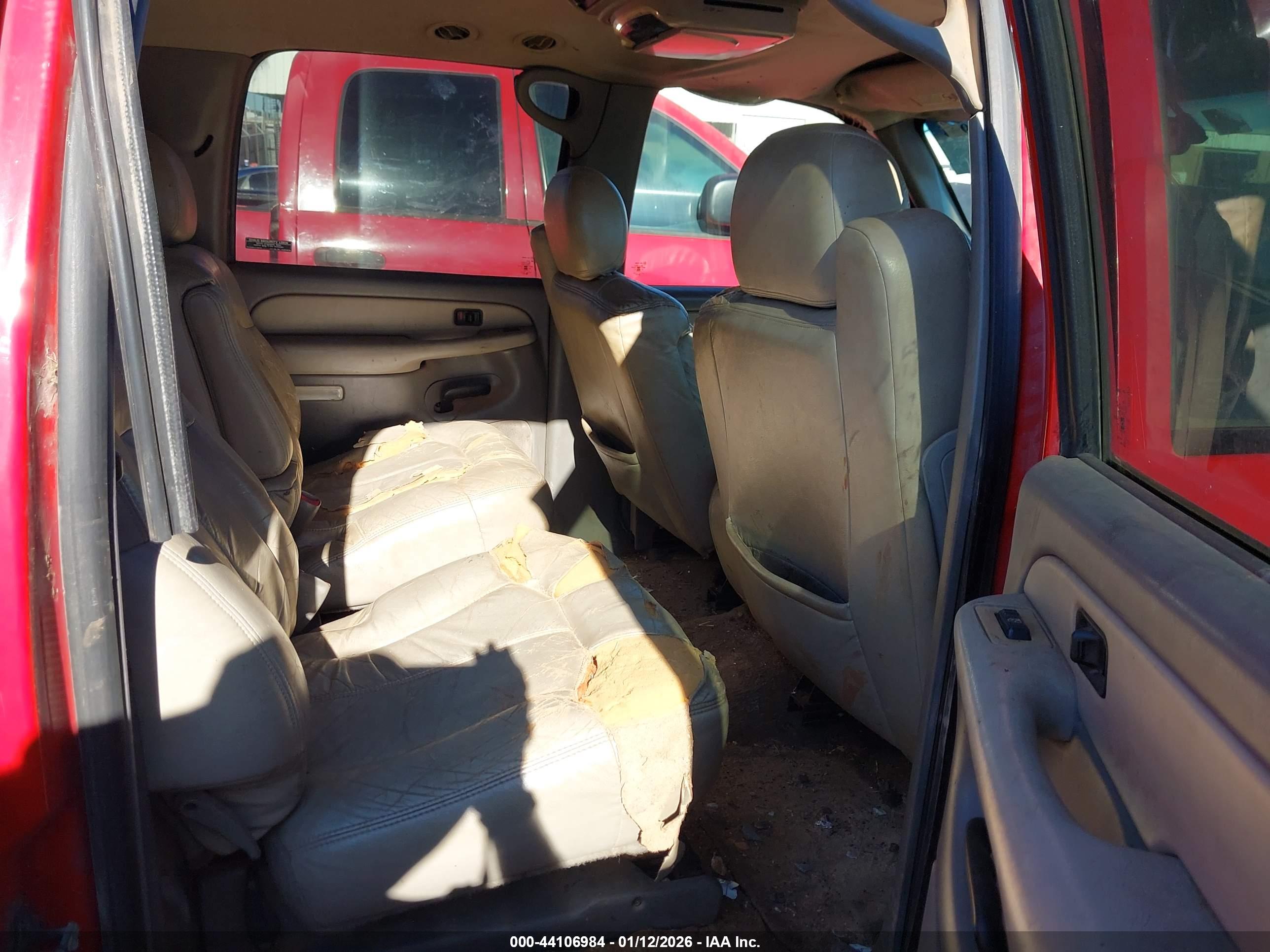 CHEVROLET SUBURBAN image 8