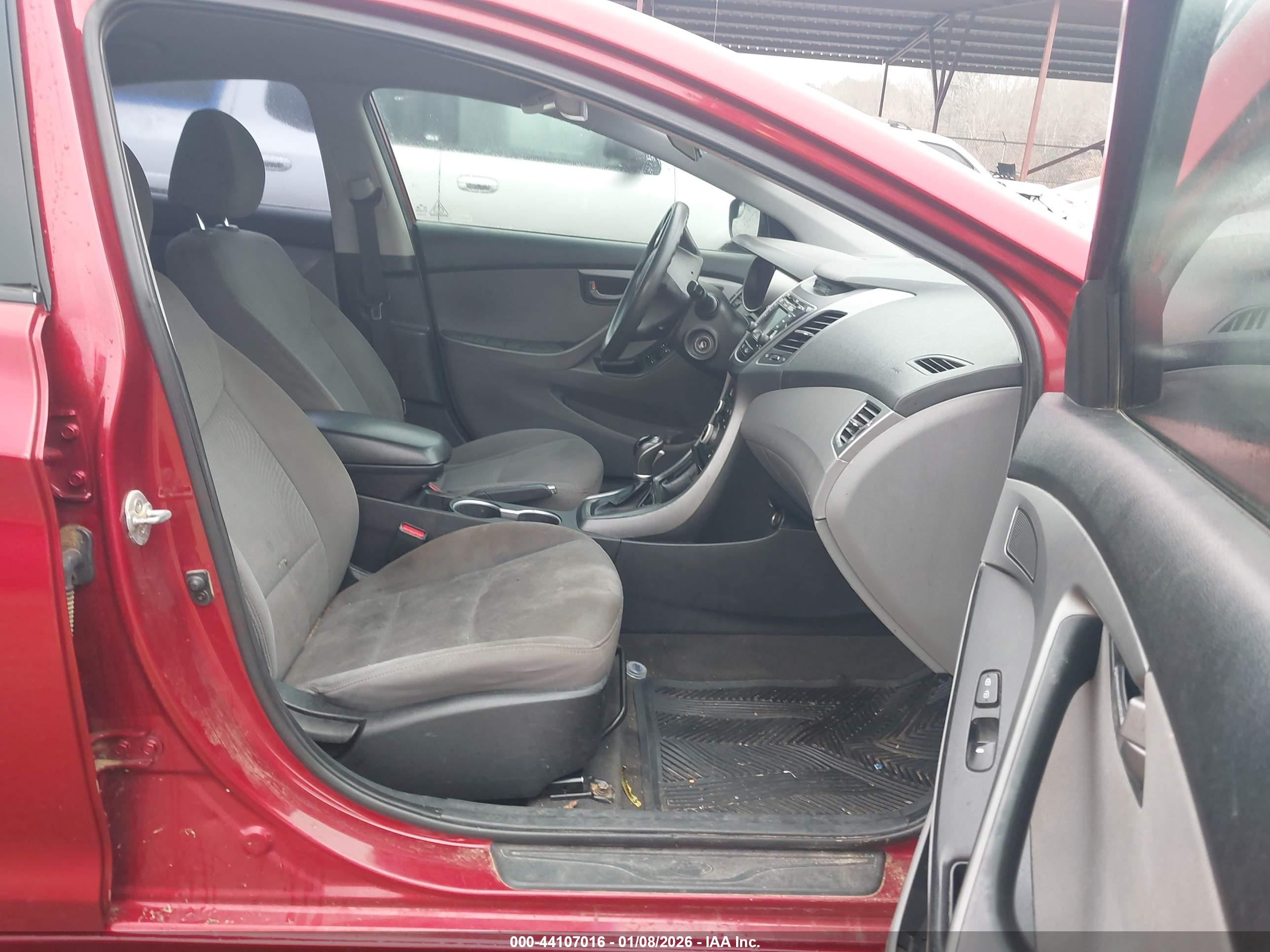 HYUNDAI ELANTRA image 5