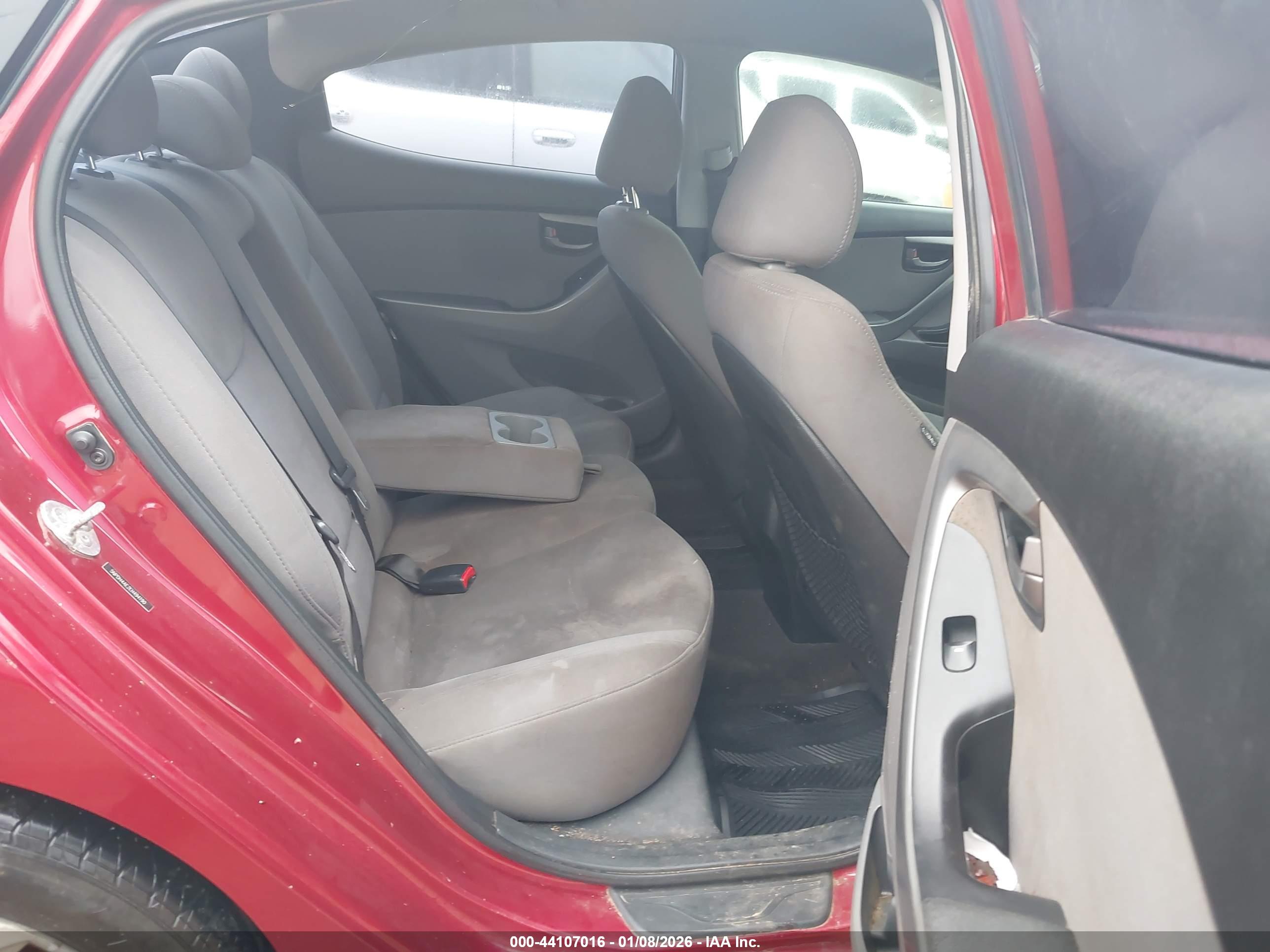 HYUNDAI ELANTRA image 8