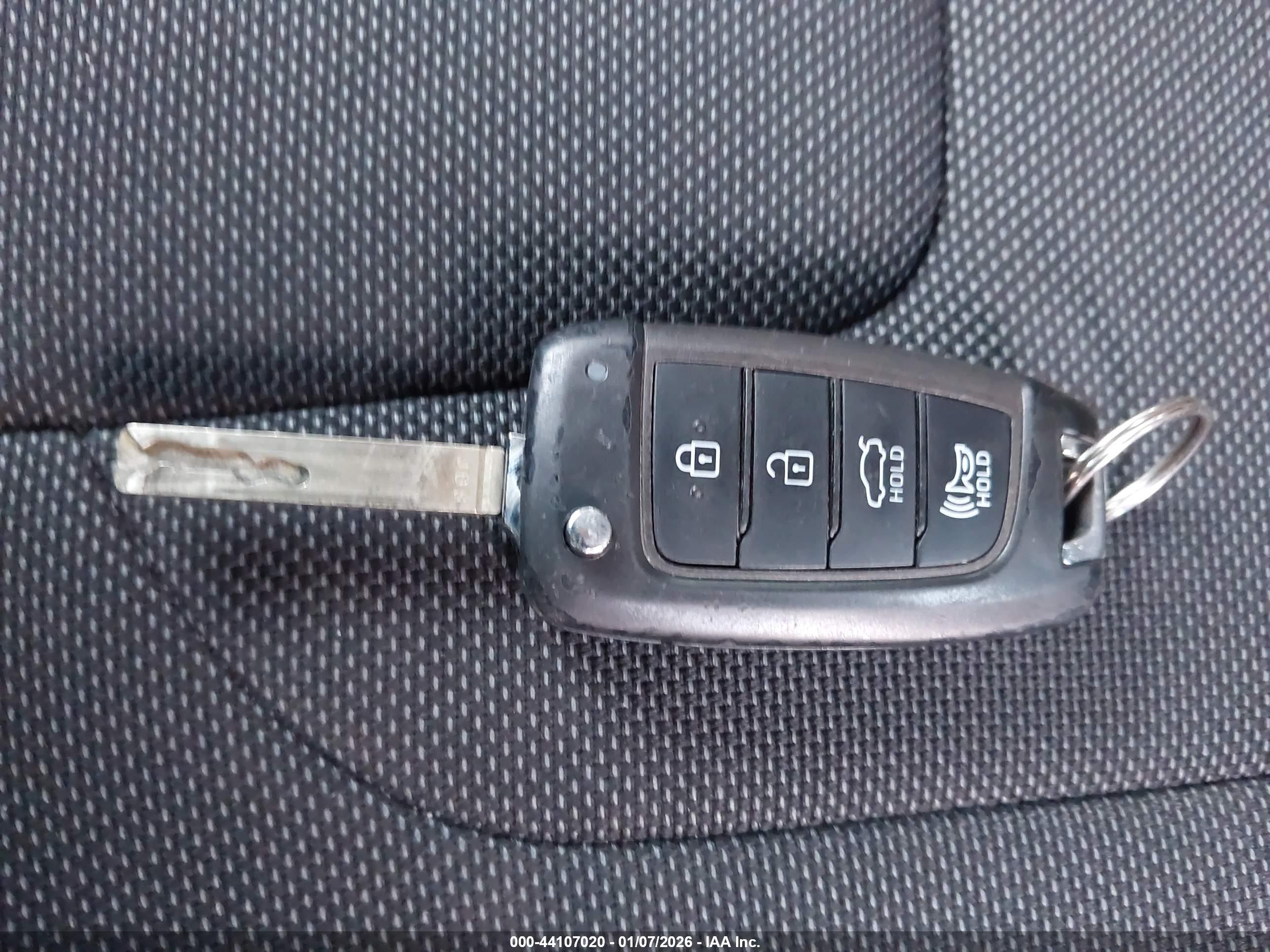 HYUNDAI ELANTRA image 11