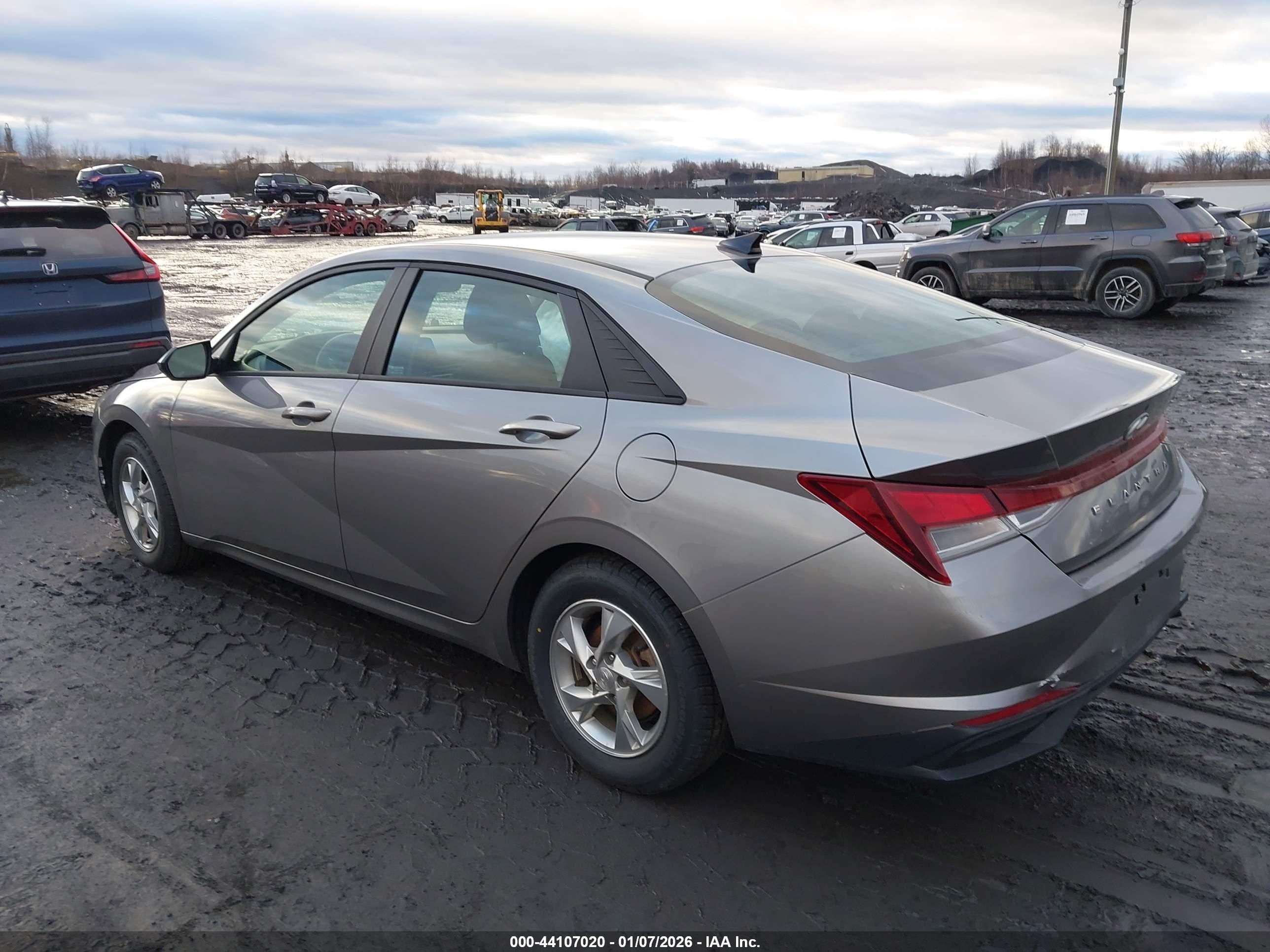 HYUNDAI ELANTRA image 3