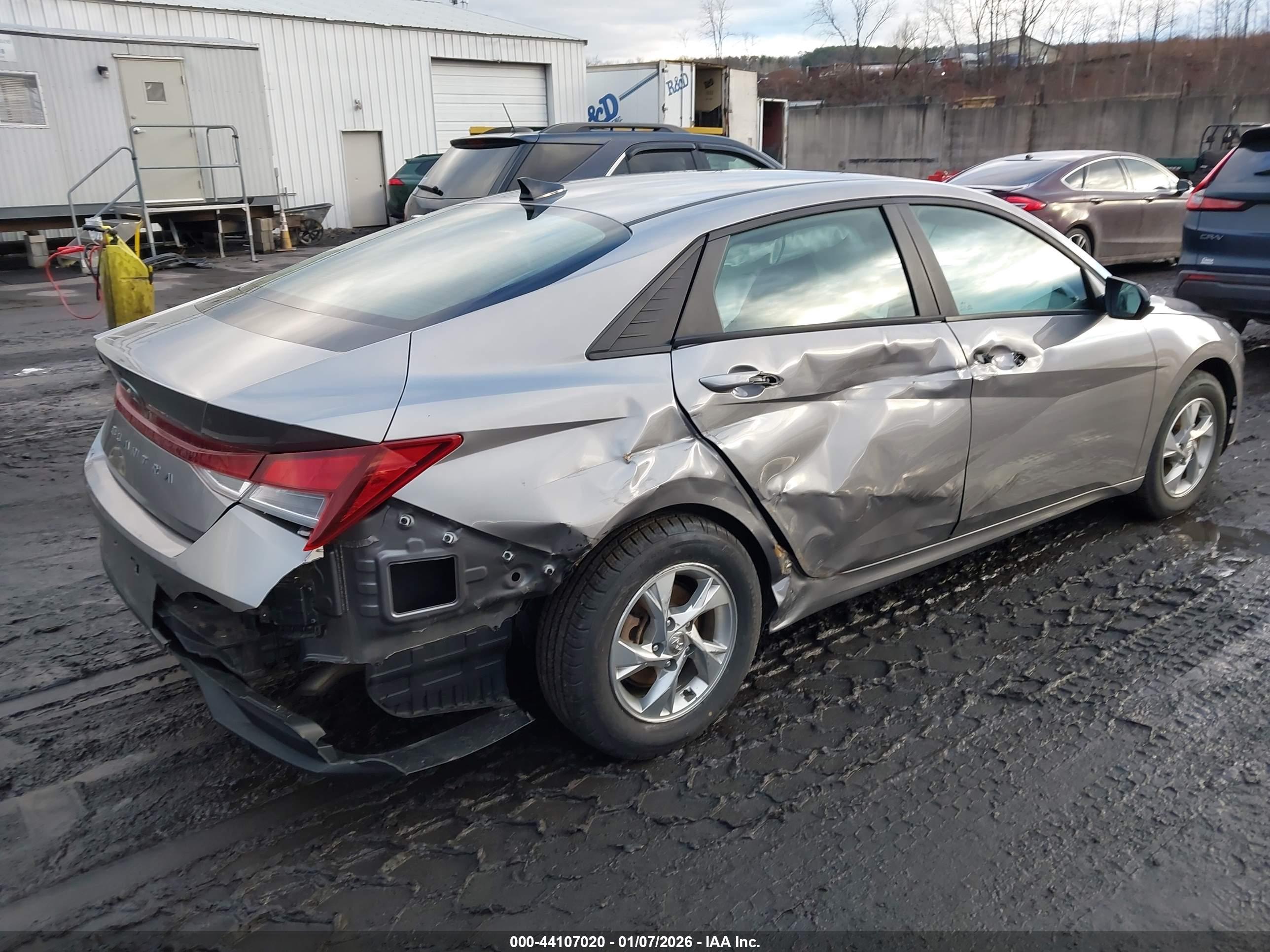 HYUNDAI ELANTRA image 4