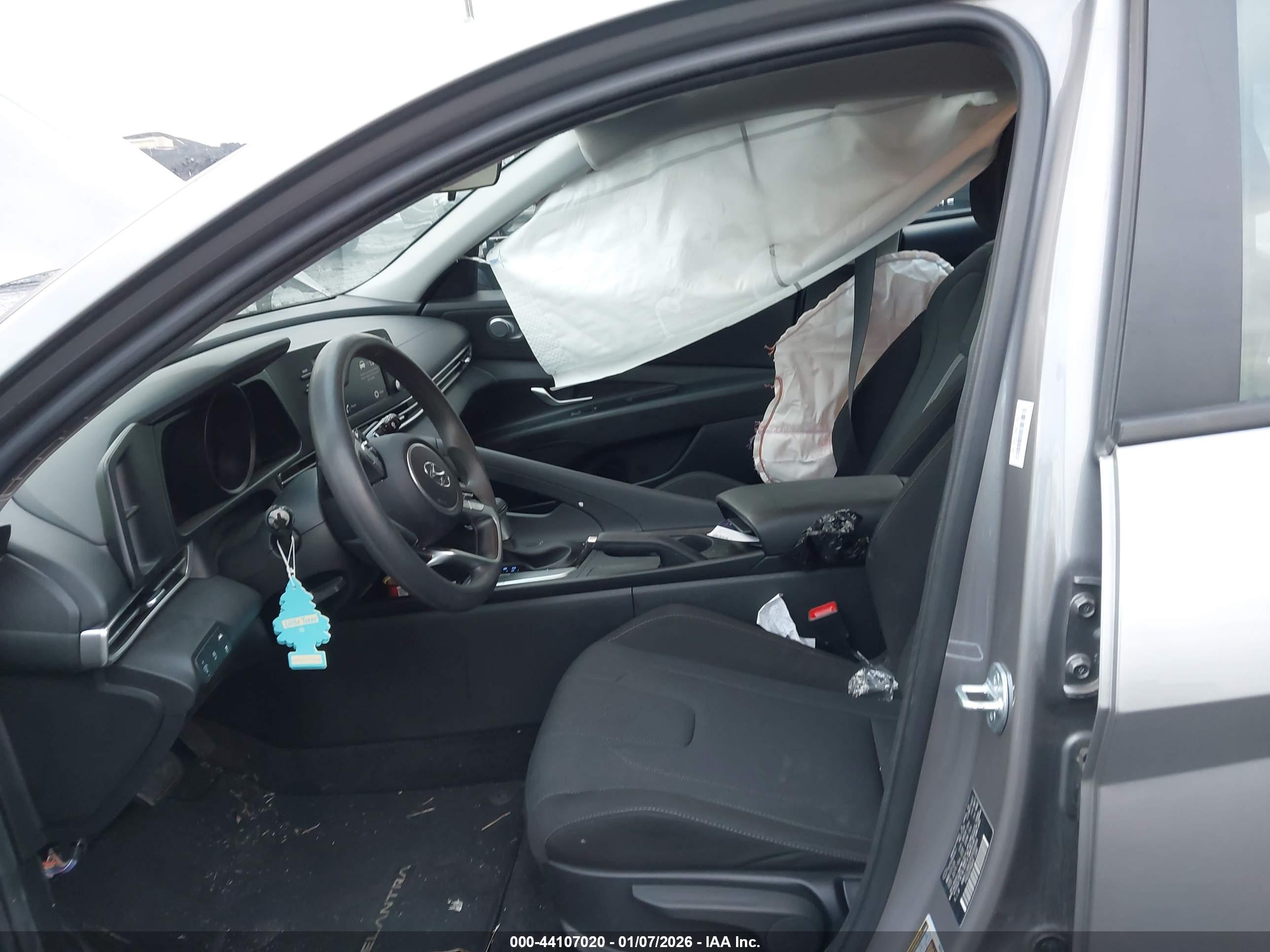 HYUNDAI ELANTRA image 5