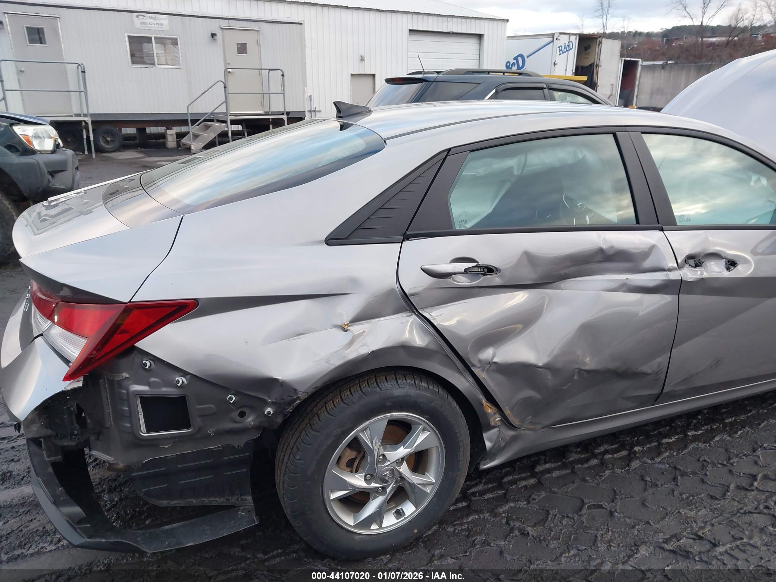 HYUNDAI ELANTRA image 6