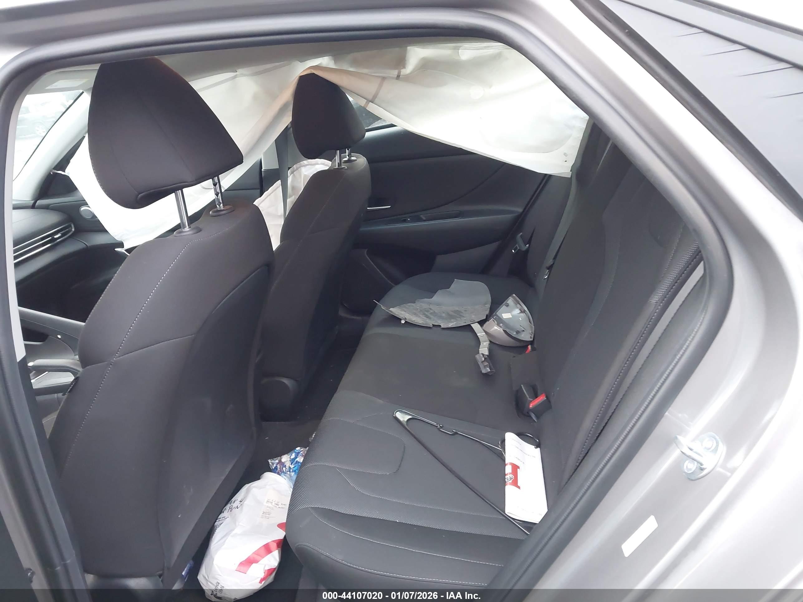 HYUNDAI ELANTRA image 8