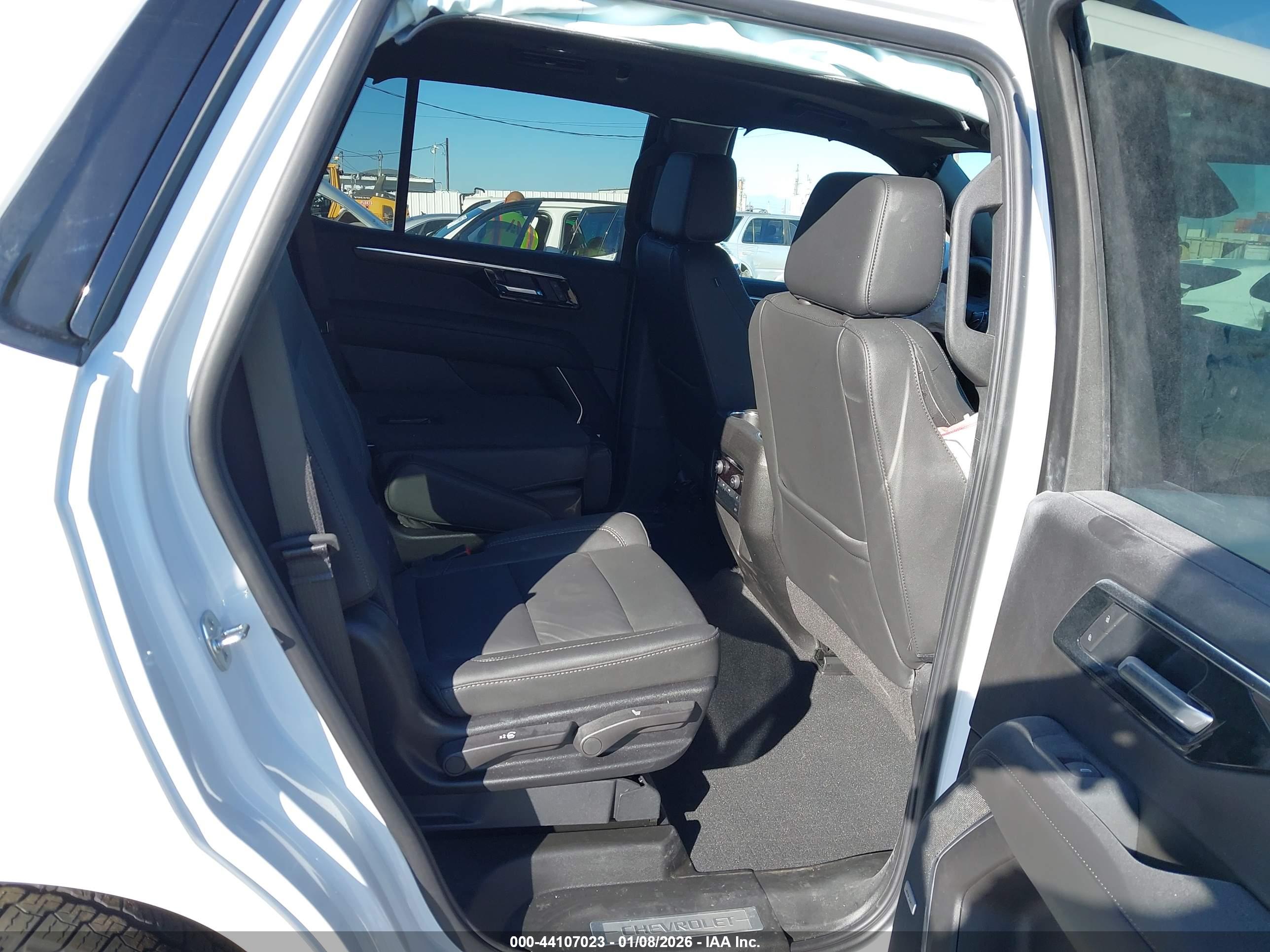 CHEVROLET TAHOE image 8