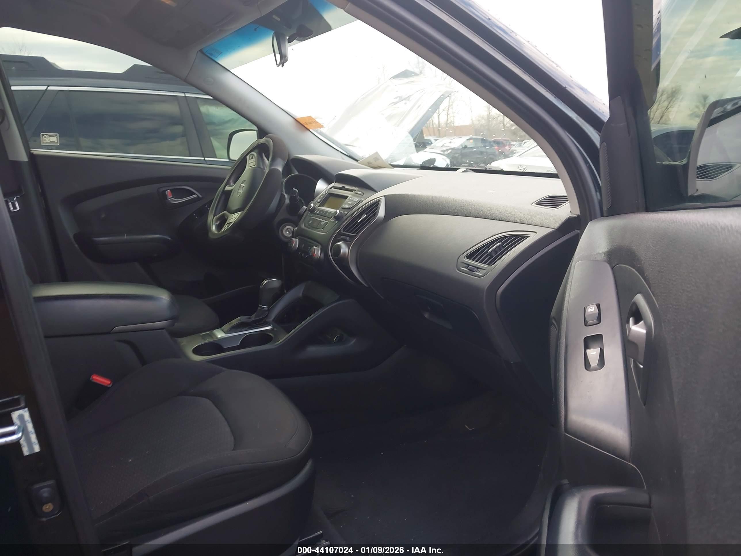 HYUNDAI TUCSON image 5