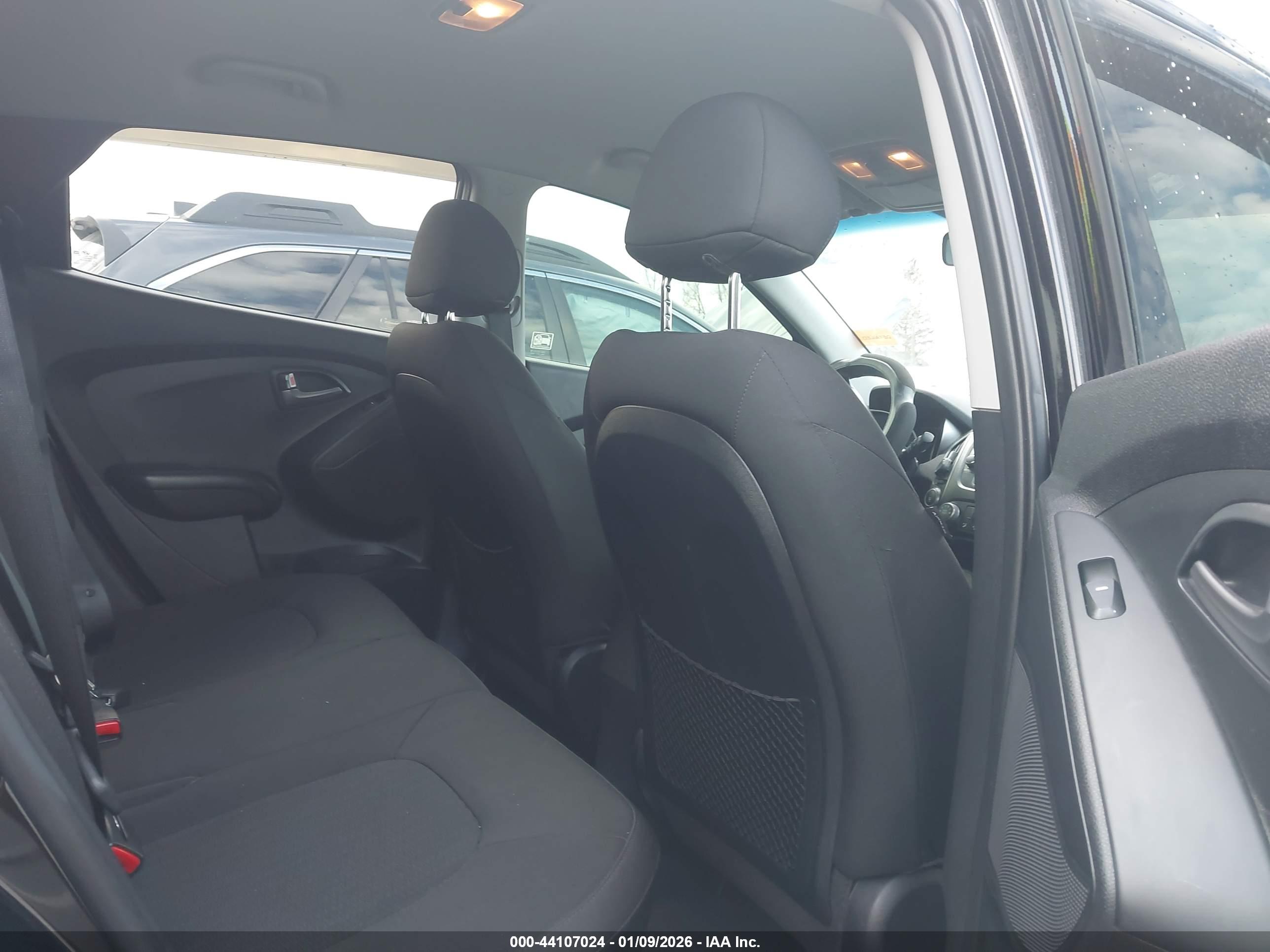 HYUNDAI TUCSON image 8