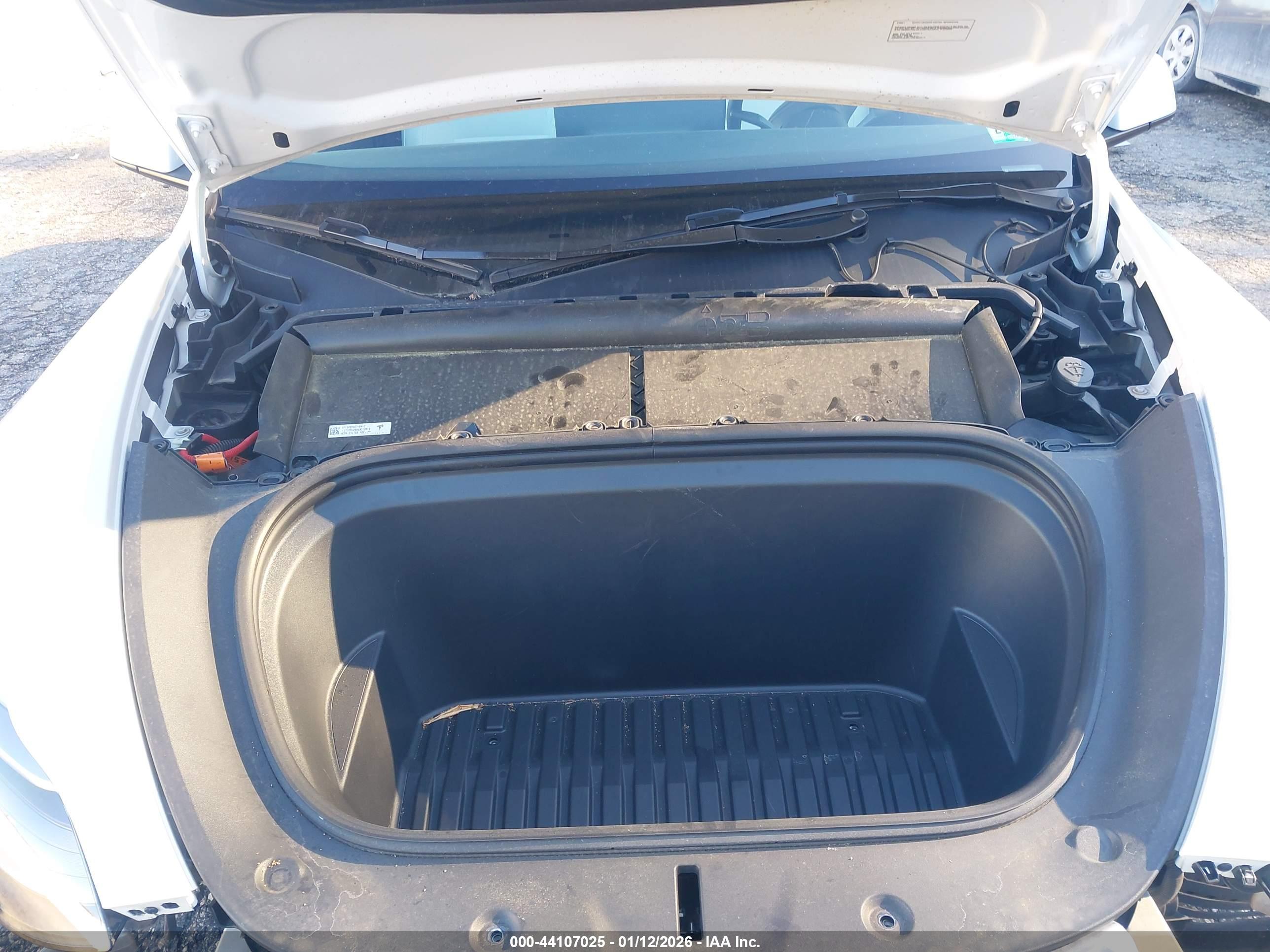 TESLA MODEL image 10