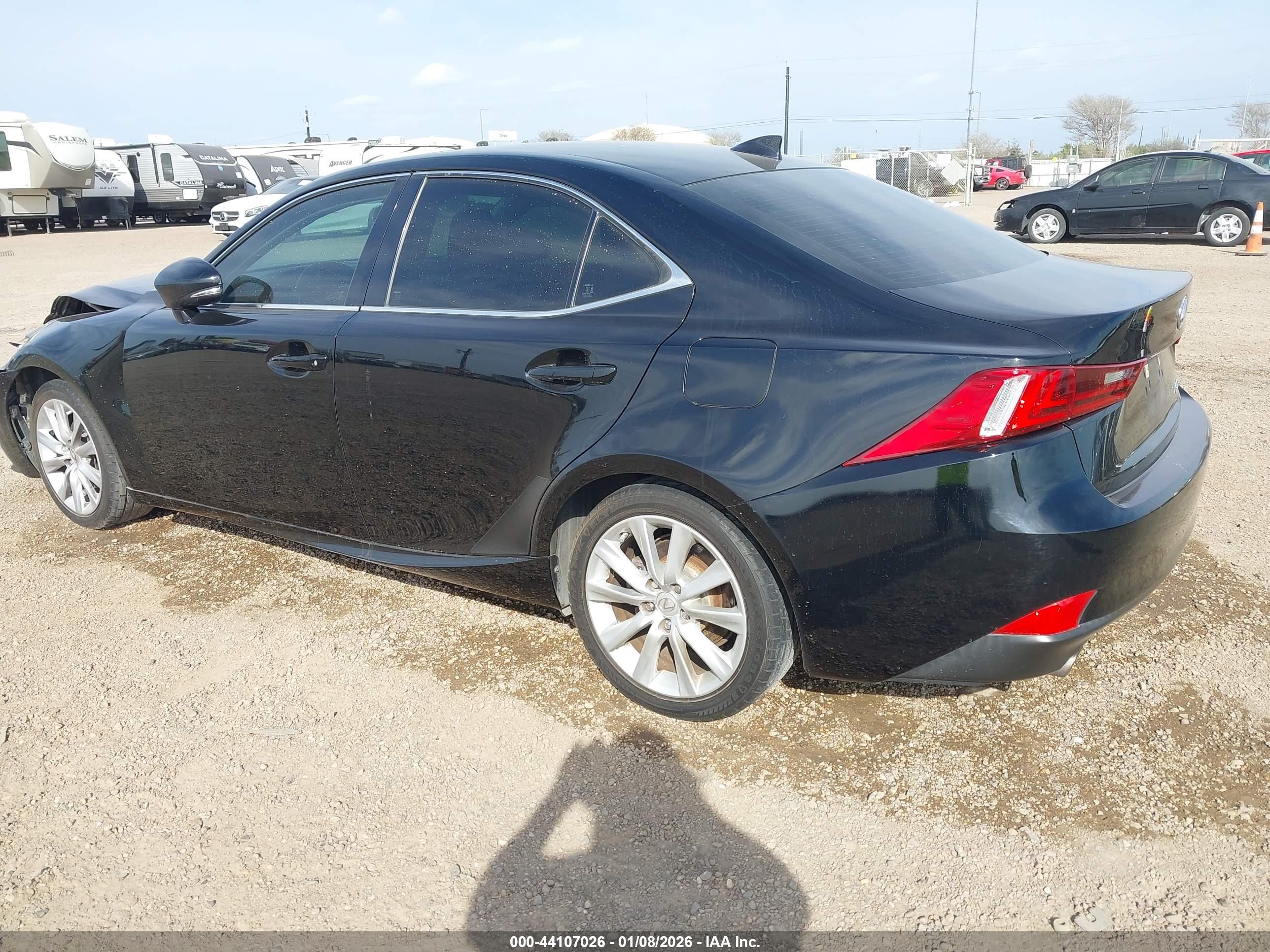LEXUS IS image 3
