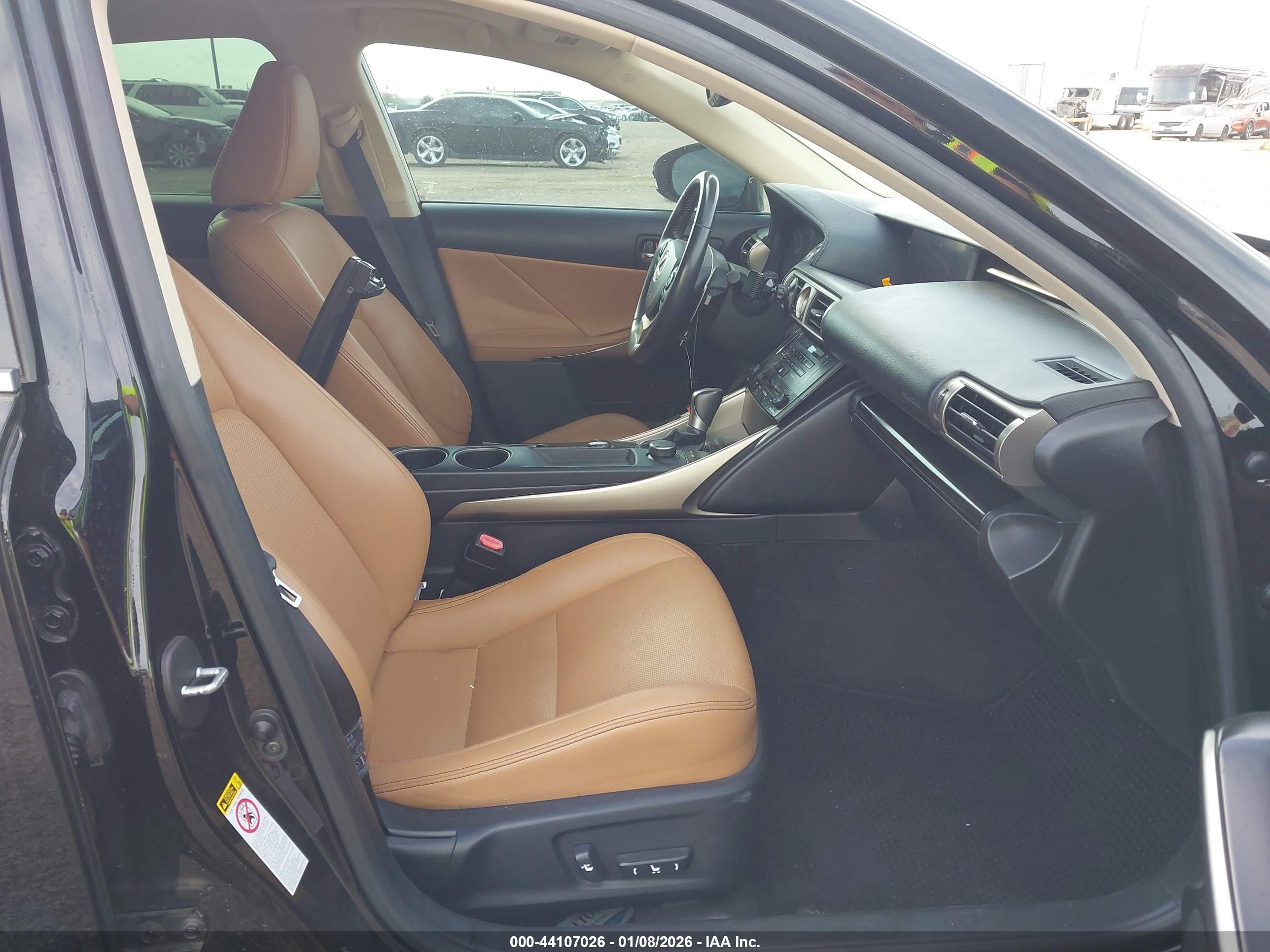 LEXUS IS image 5