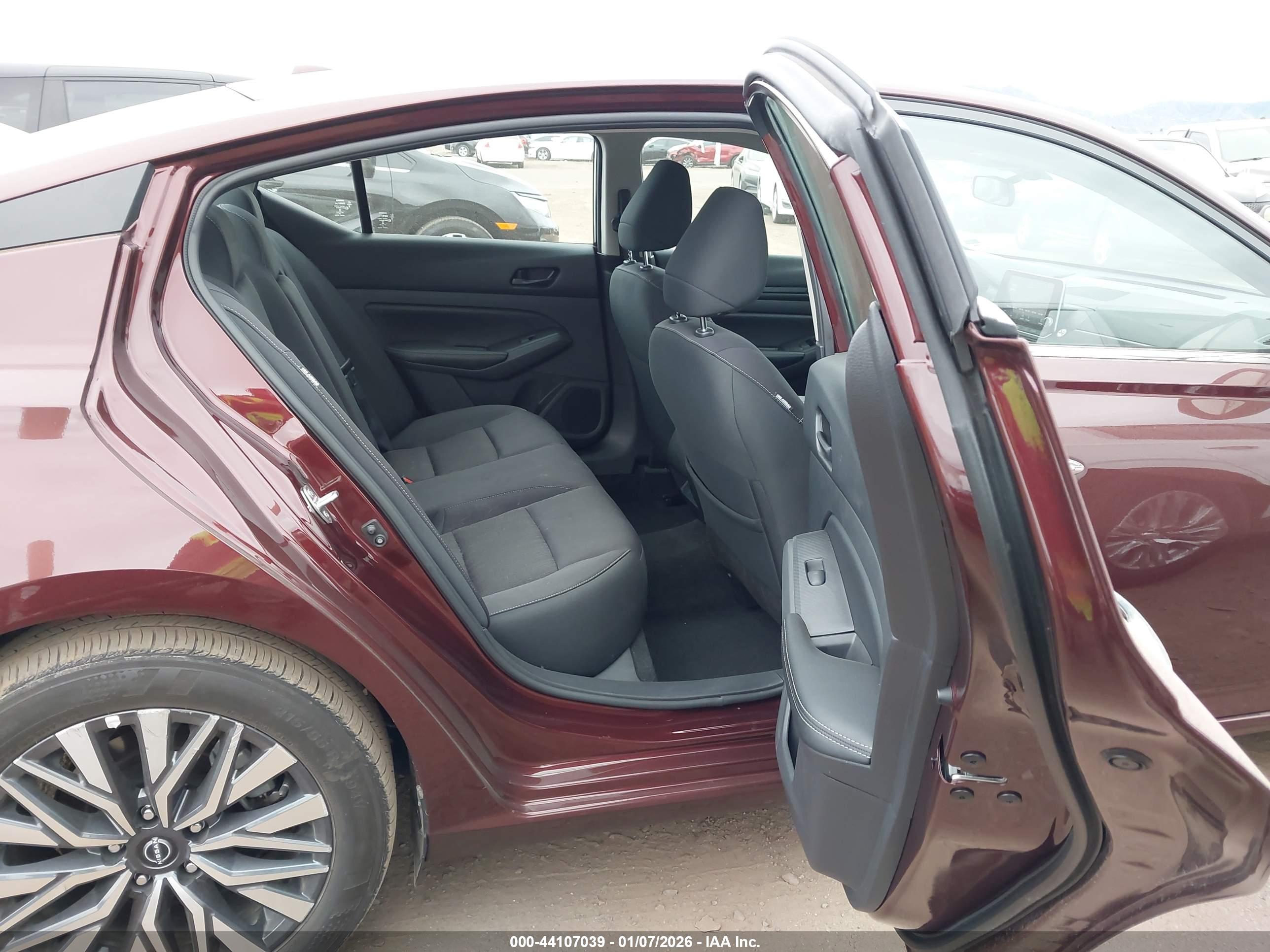 NISSAN ALTIMA image 8