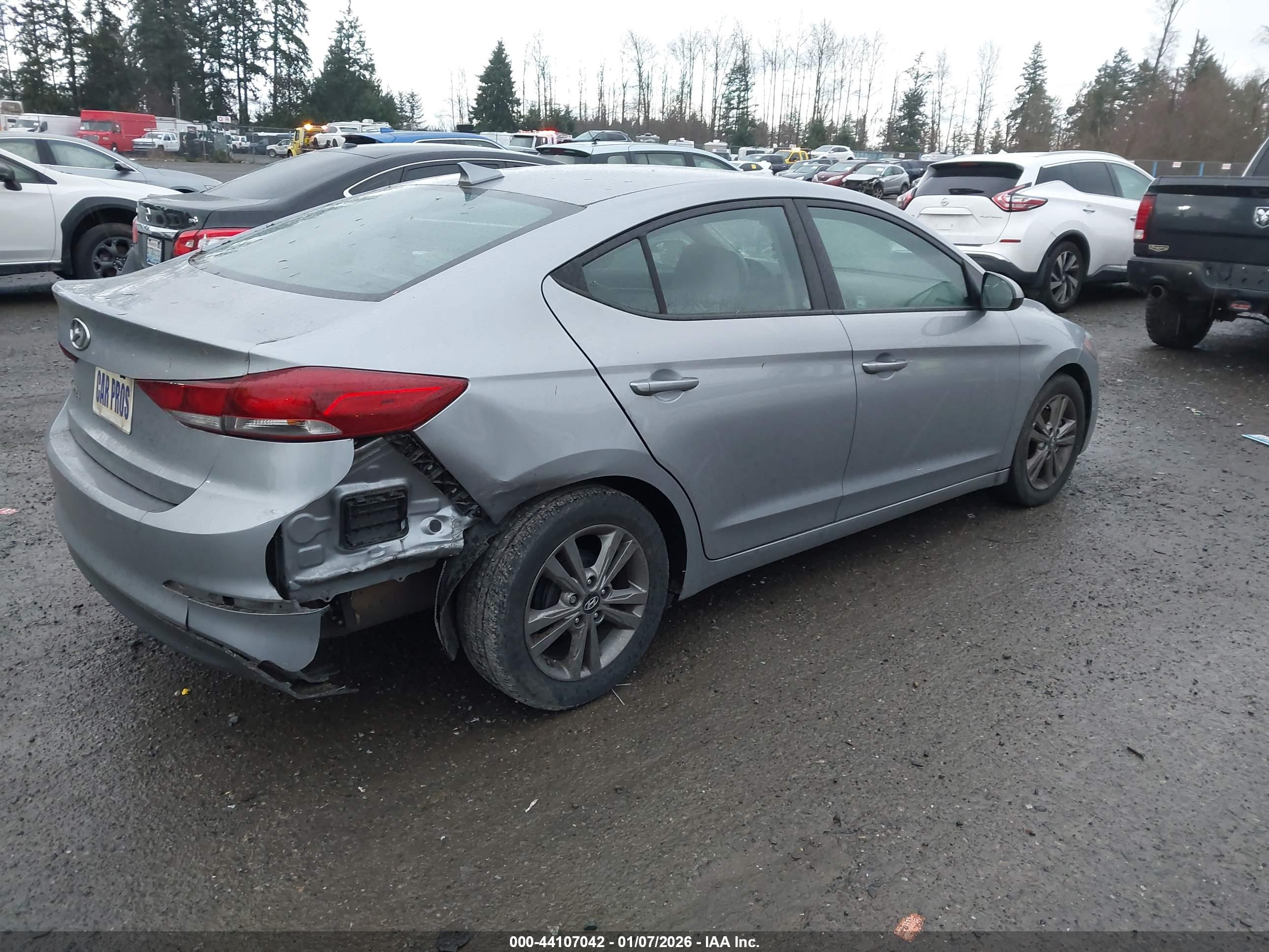 HYUNDAI ELANTRA image 4