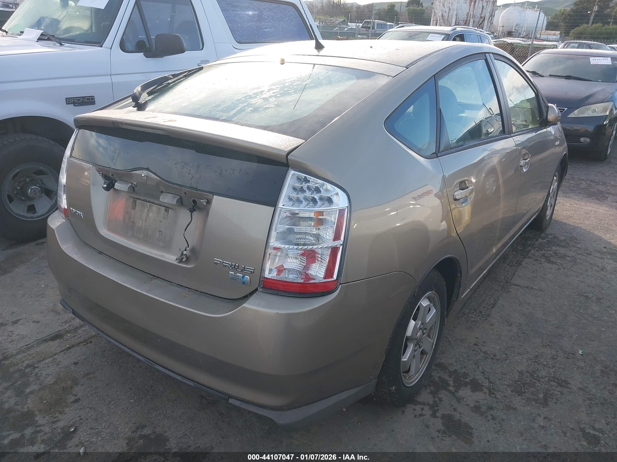 TOYOTA PRIUS image 4
