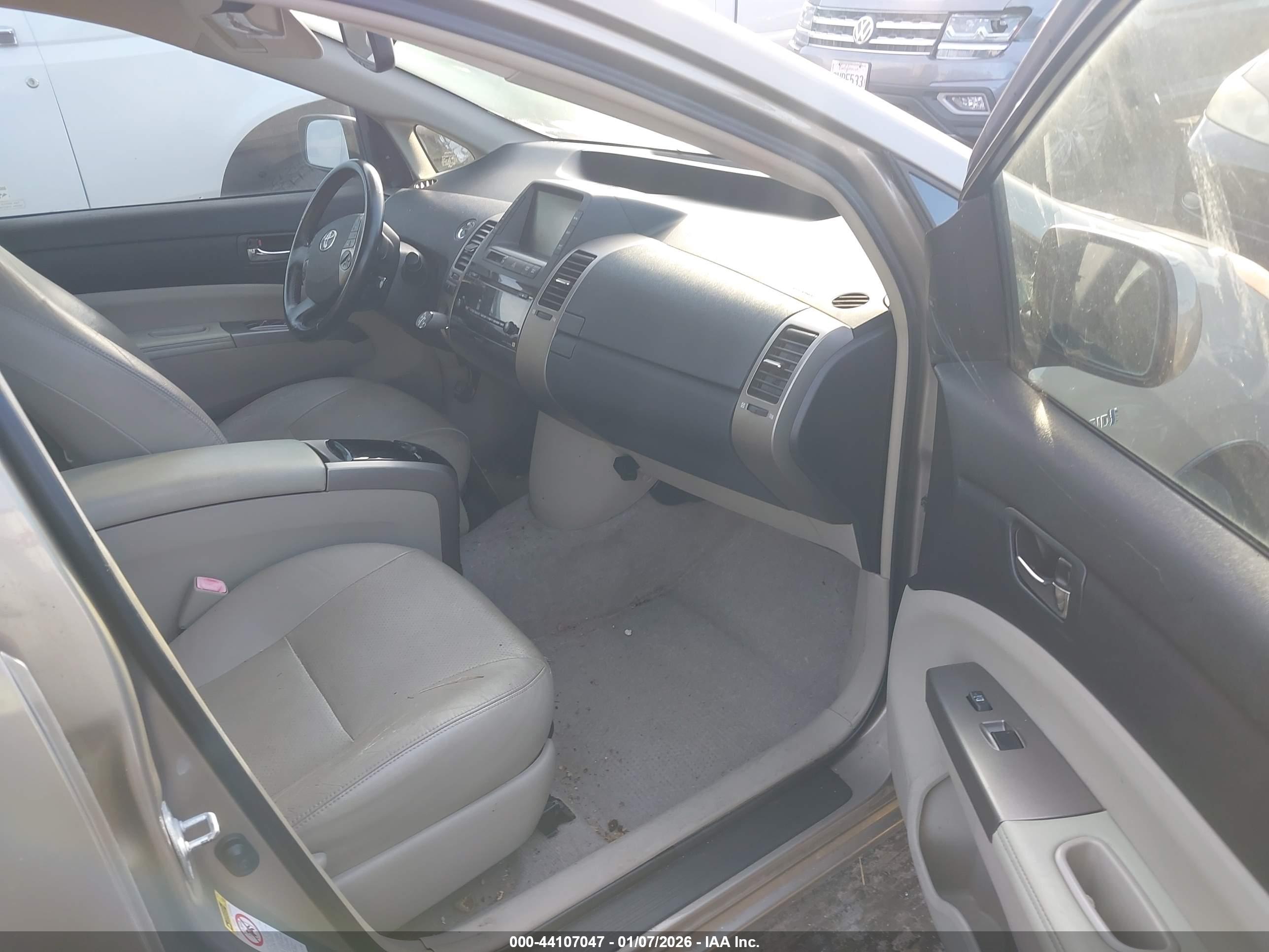 TOYOTA PRIUS image 5