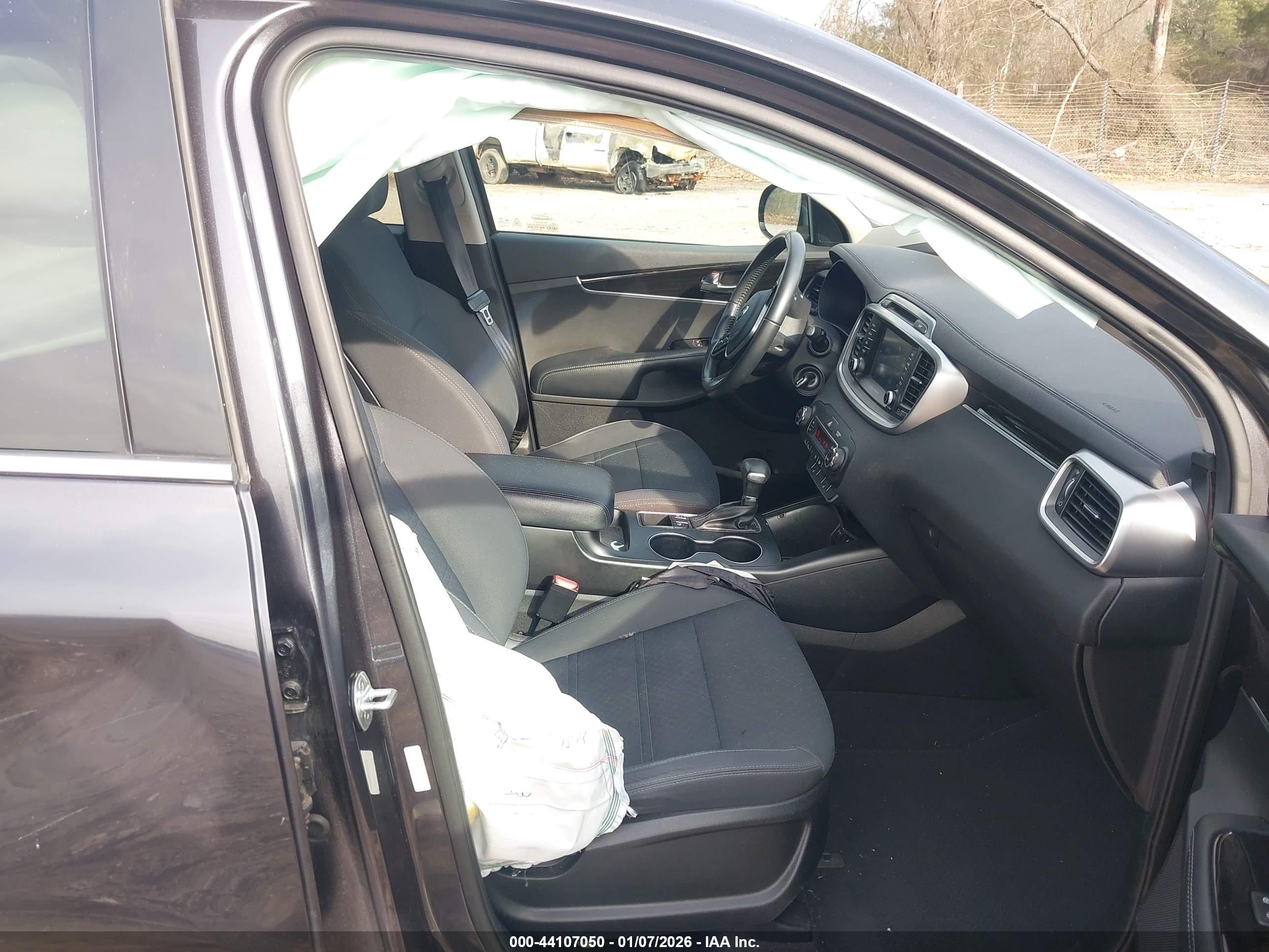 KIA SORENTO image 5