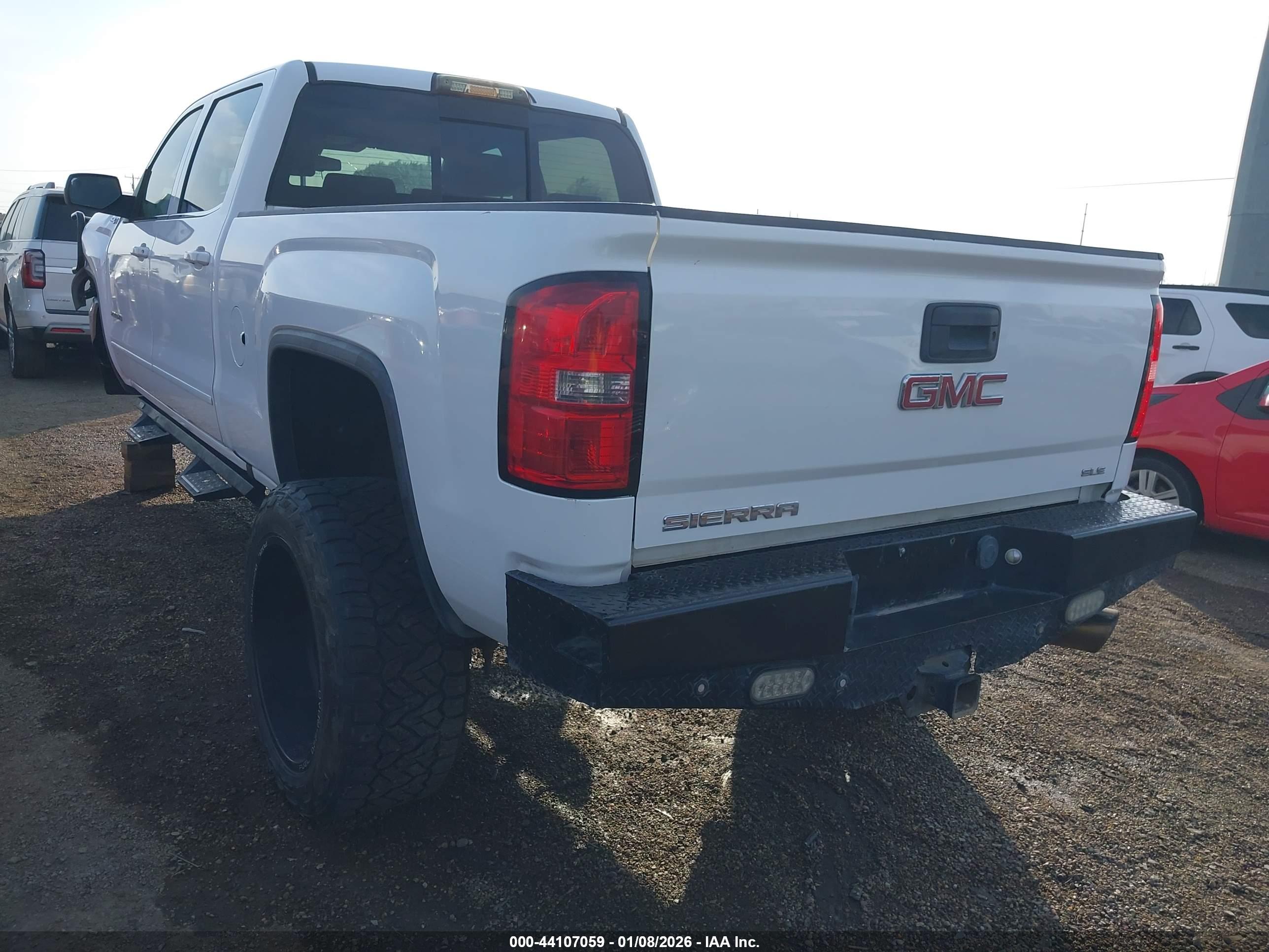 GMC SIERRA image 3