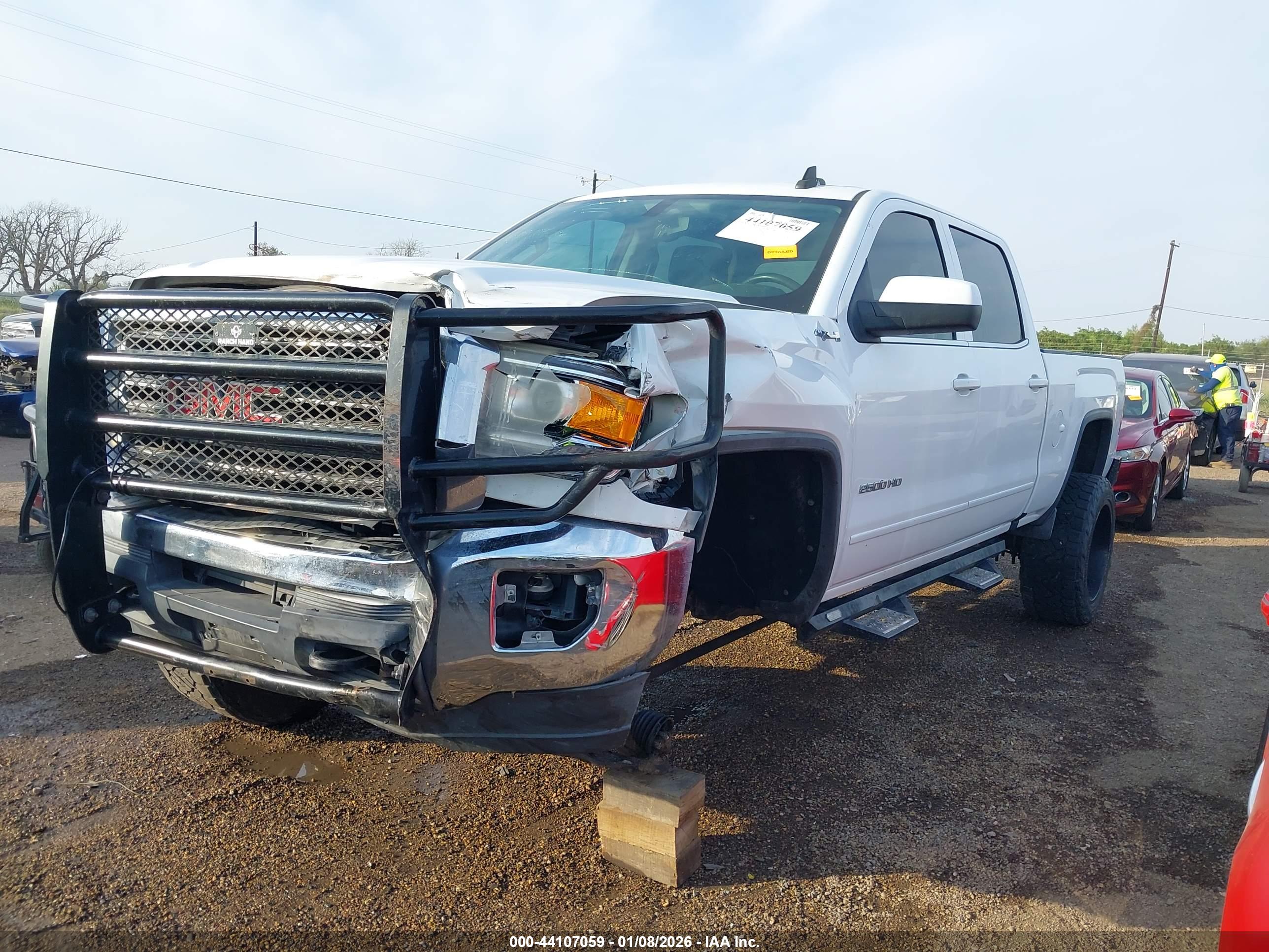 GMC SIERRA image 6