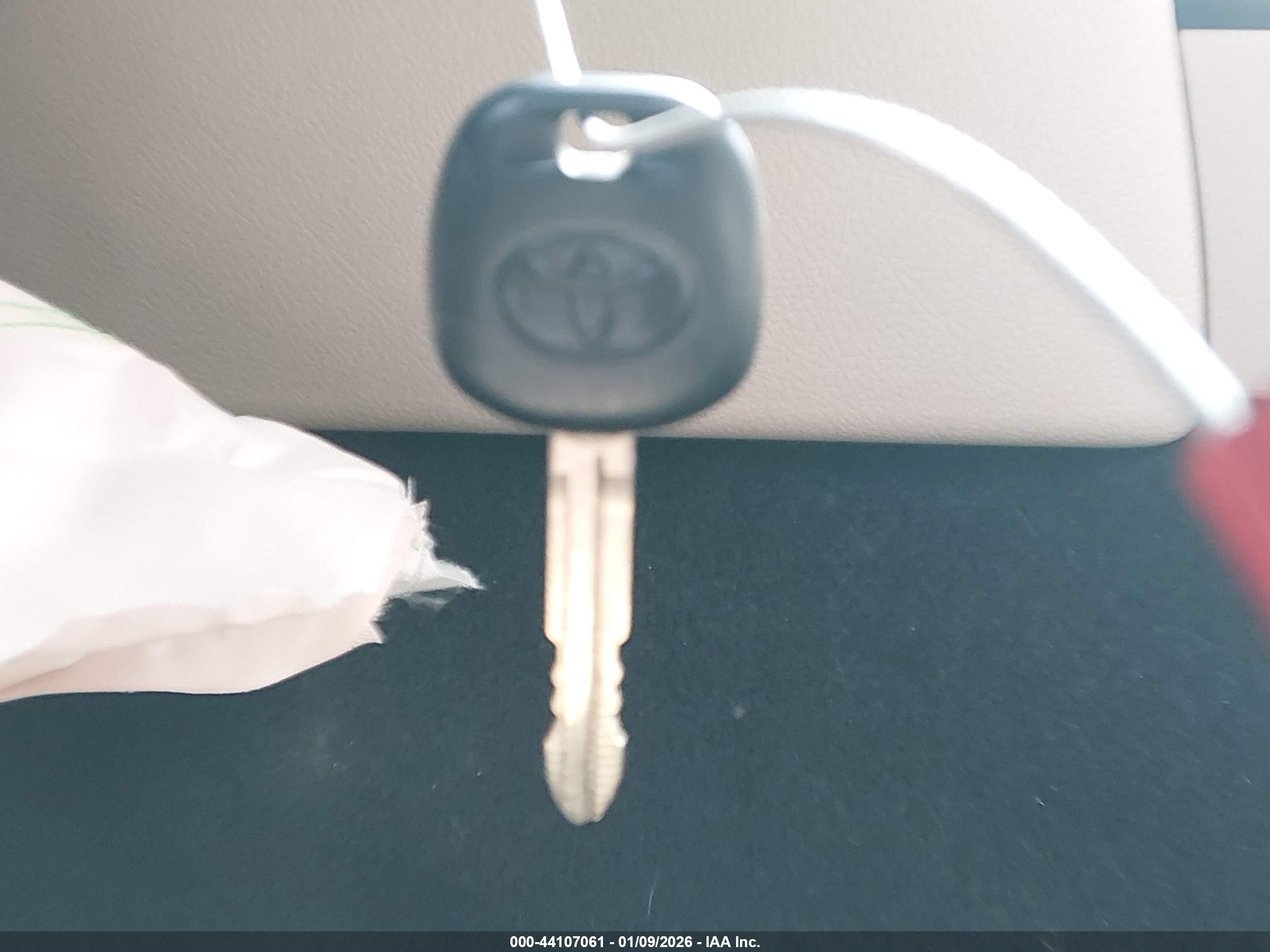 TOYOTA CAMRY image 11