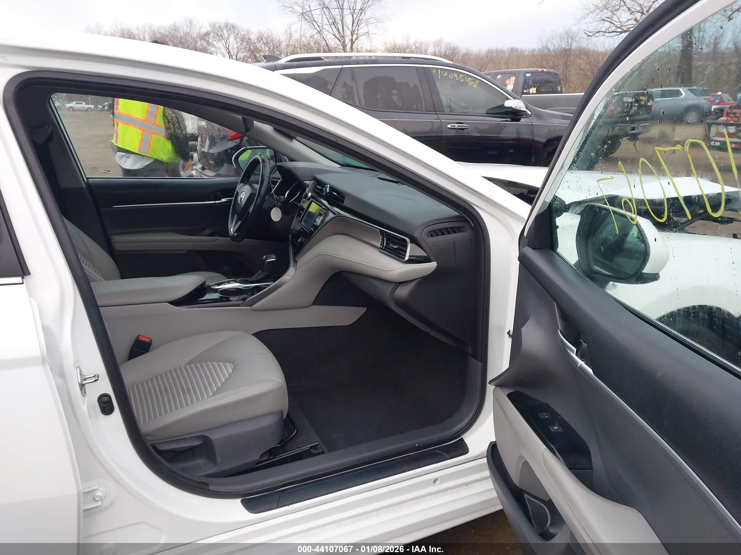TOYOTA CAMRY image 5