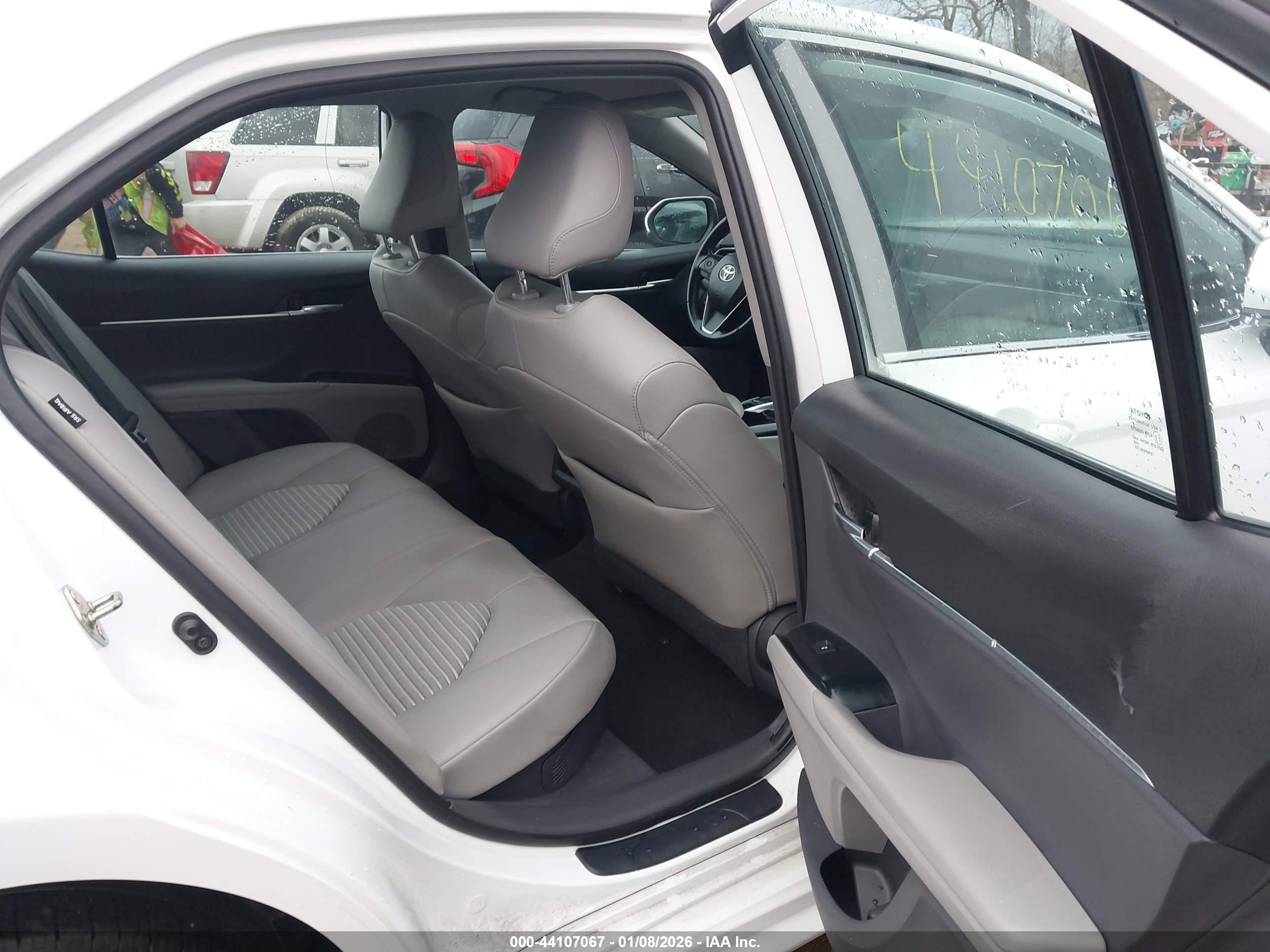 TOYOTA CAMRY image 8