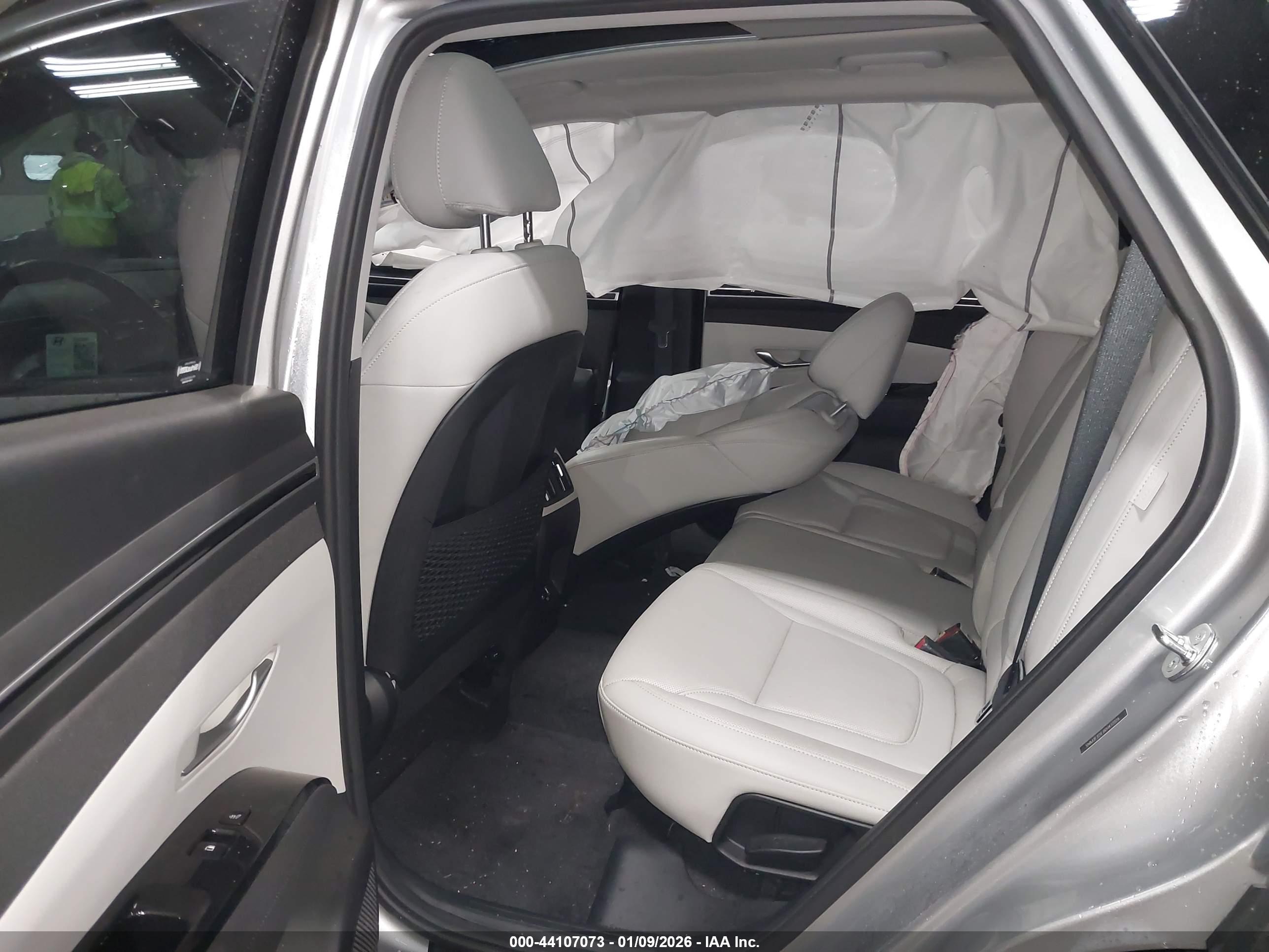 HYUNDAI TUCSON image 8