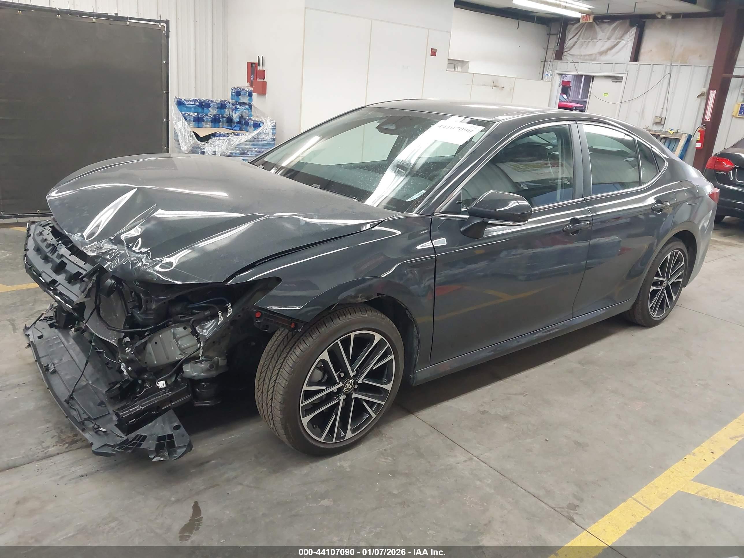 TOYOTA CAMRY image 2