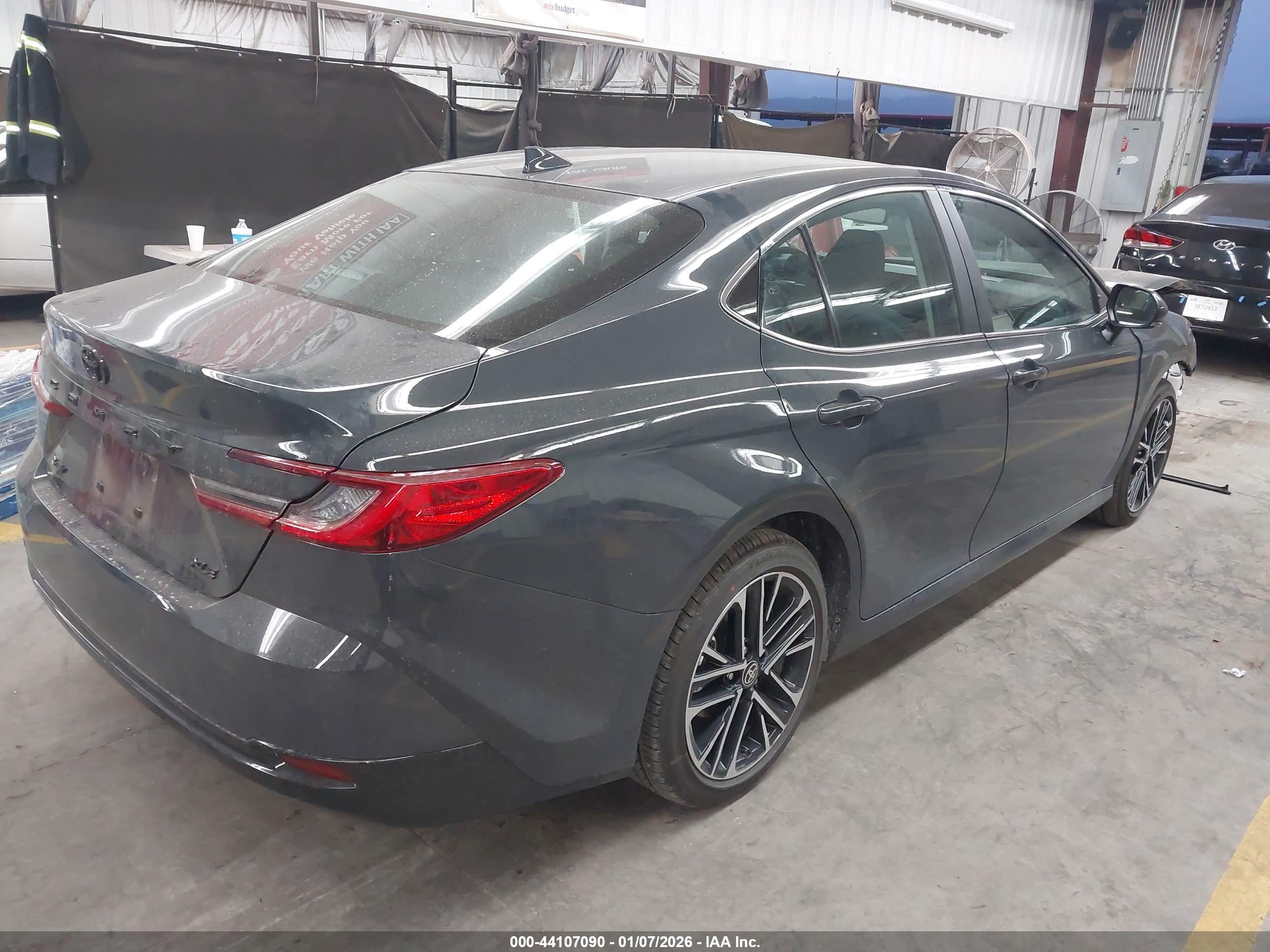 TOYOTA CAMRY image 4