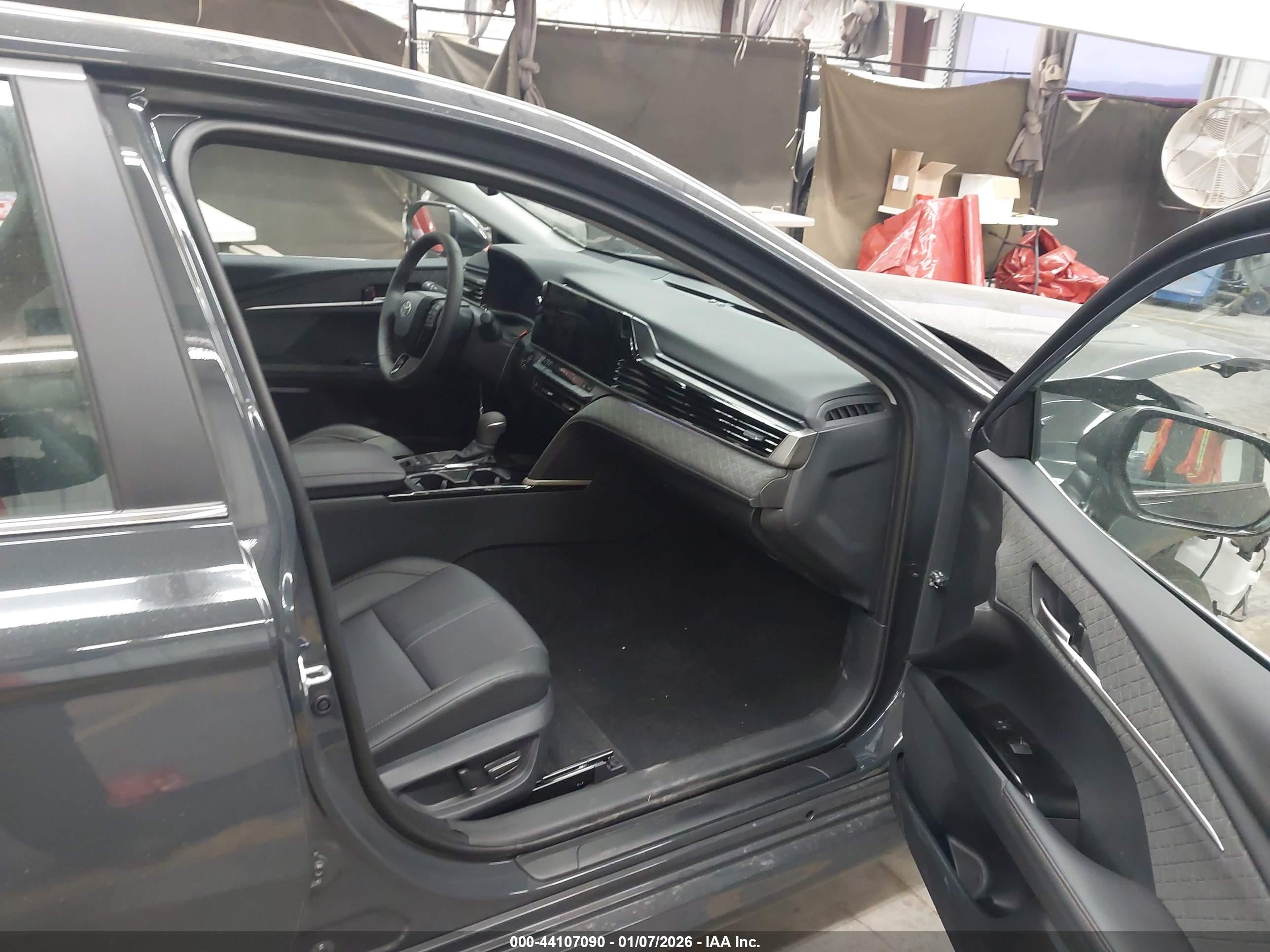 TOYOTA CAMRY image 5