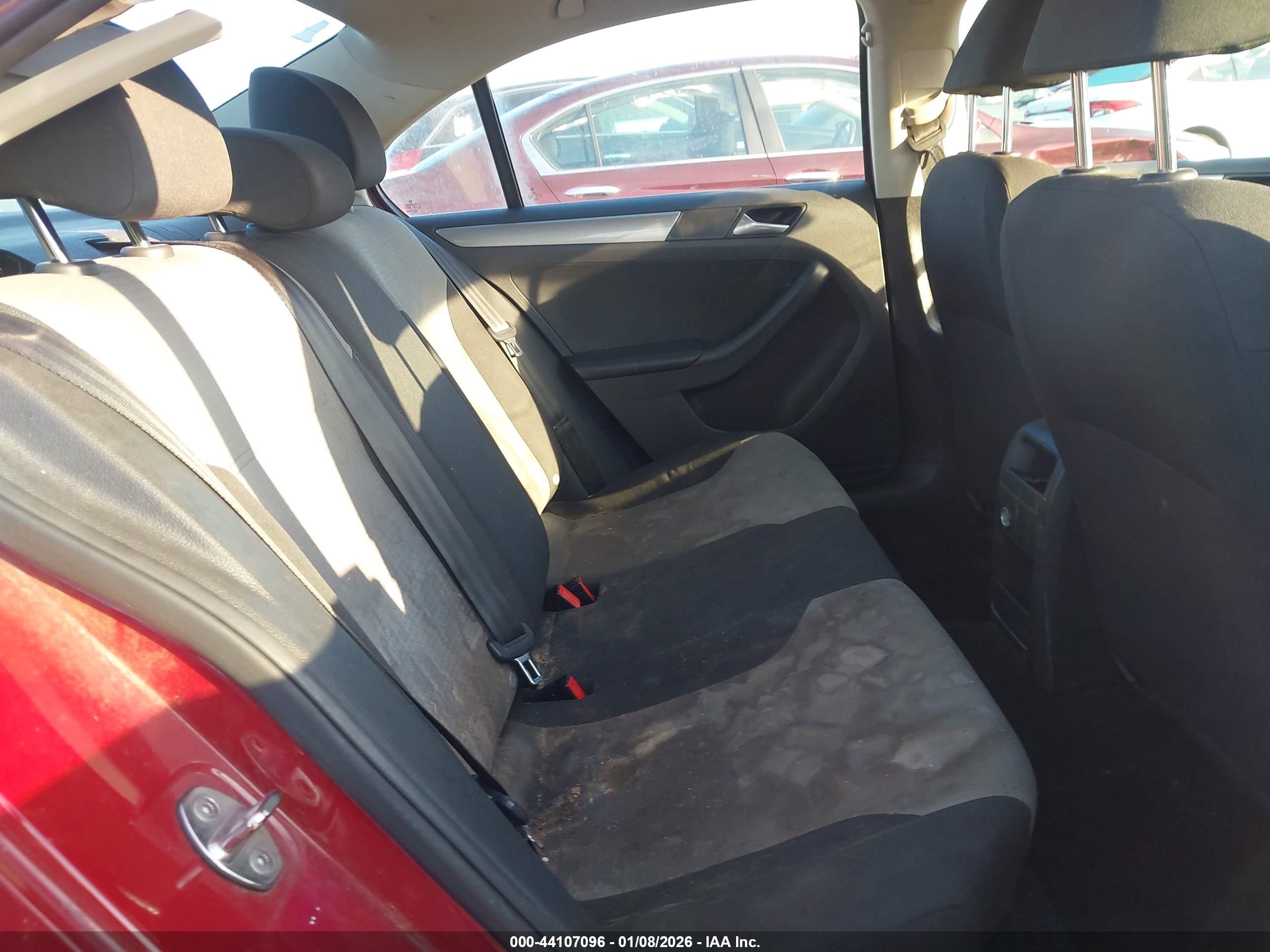 VOLKSWAGEN JETTA image 8